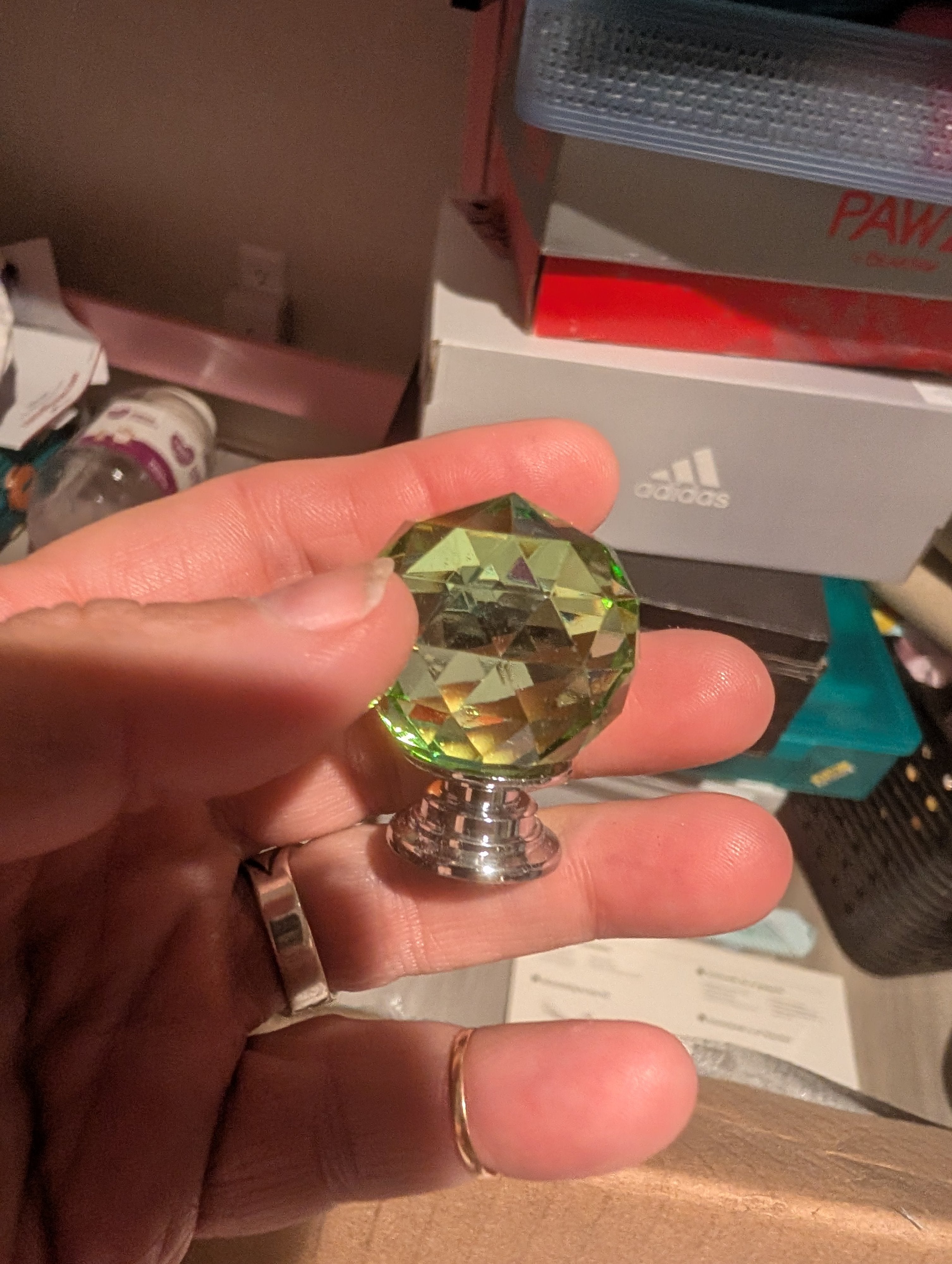 Set of 7 lime crystal drawer knobs with scews - Image 1