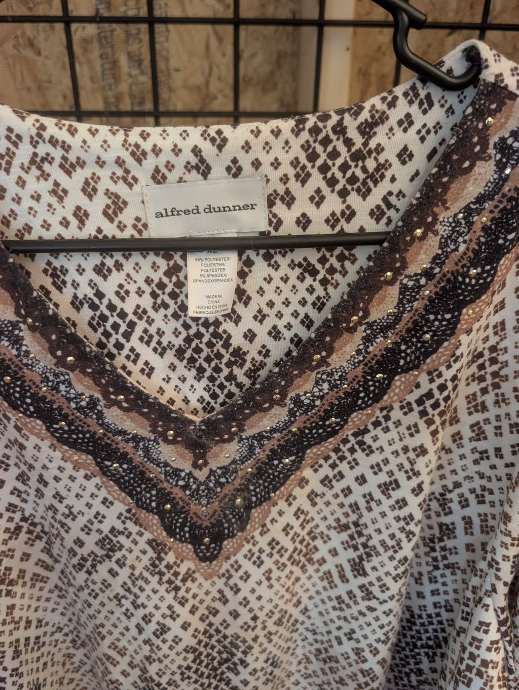 Alfred Dunner Women's V-Neck Top Size M - Image 4