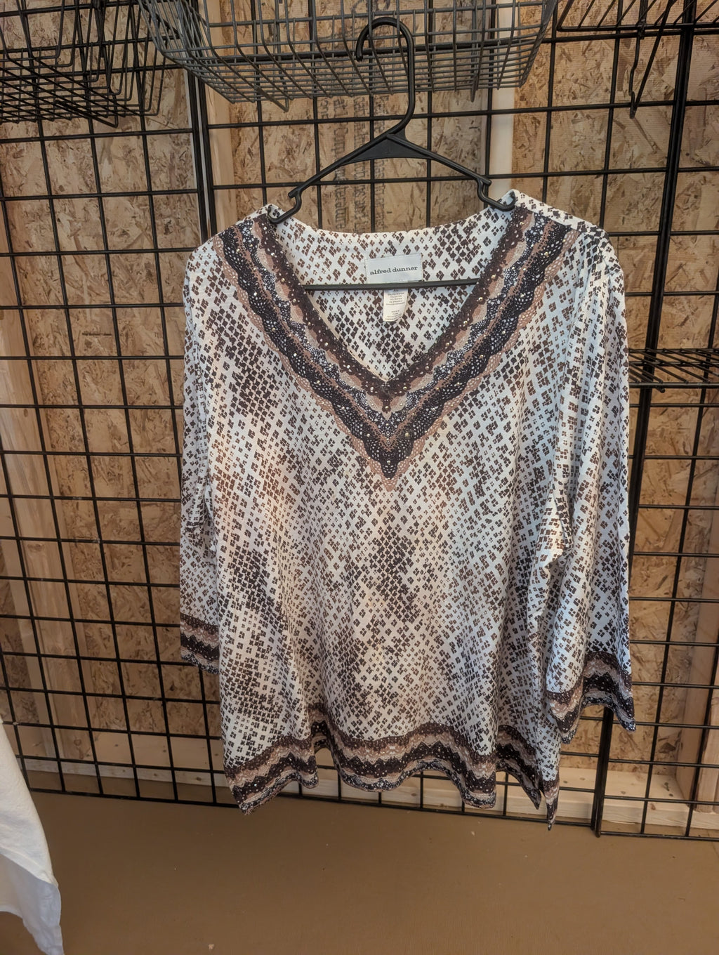 Alfred Dunner Women's V-Neck Top Size M - Image 2
