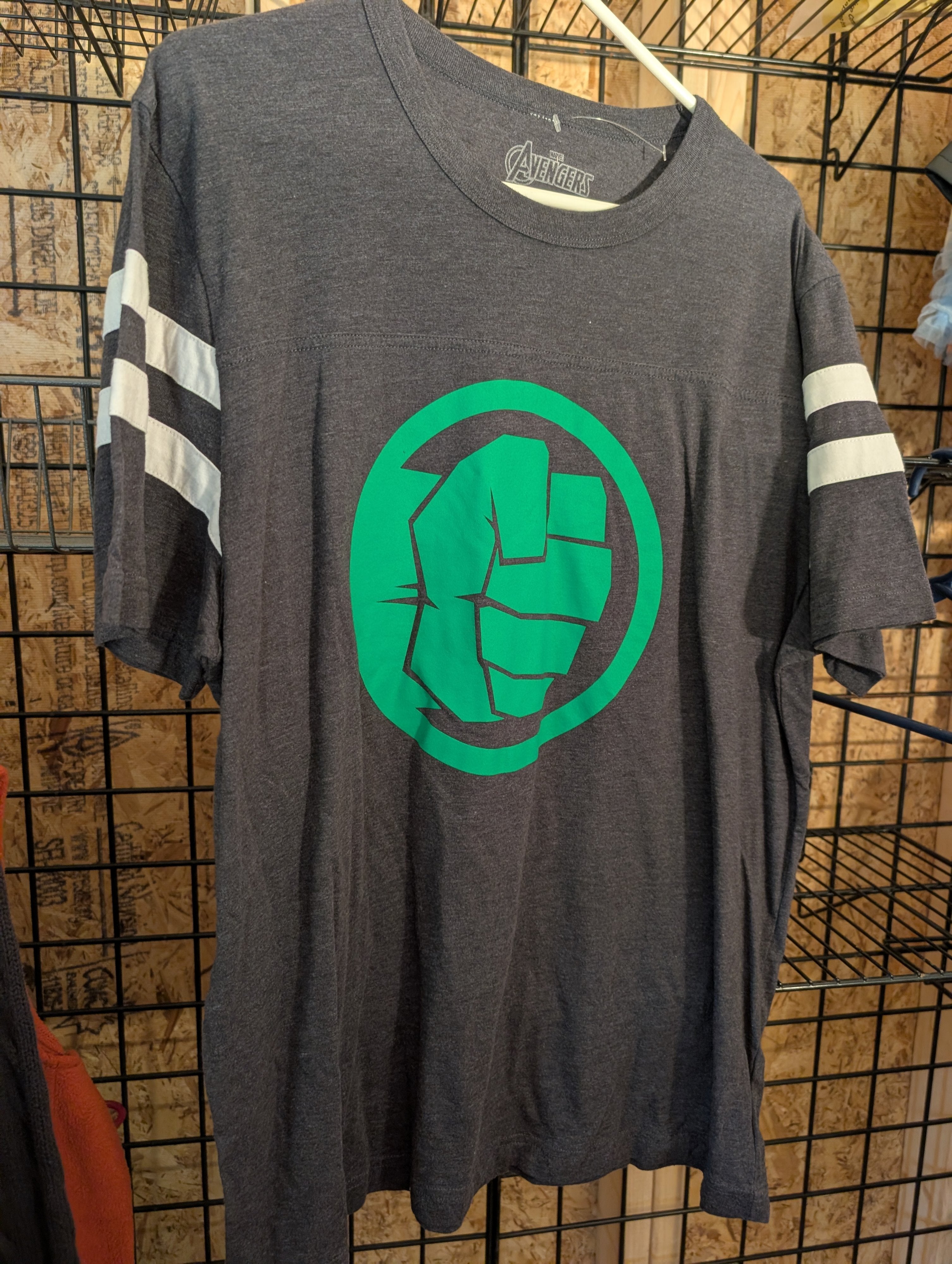Marvel Avengers XL T-Shirt with Hulk Fist Graphic - Image 2