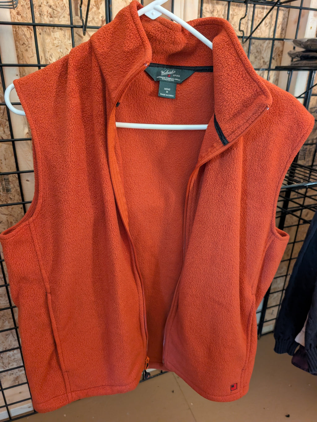 Woolrich Men's Fleece Vest Orange Size M - Image 2
