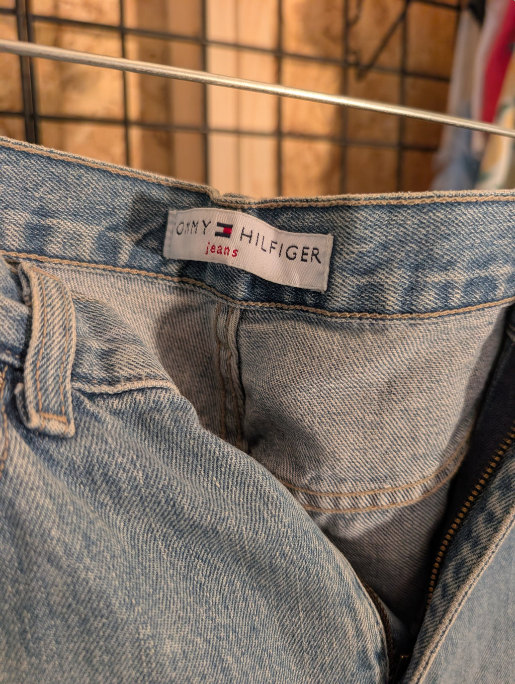 Tommy Hilfiger Women's Jeans Size 10 Light Wash - Image 2