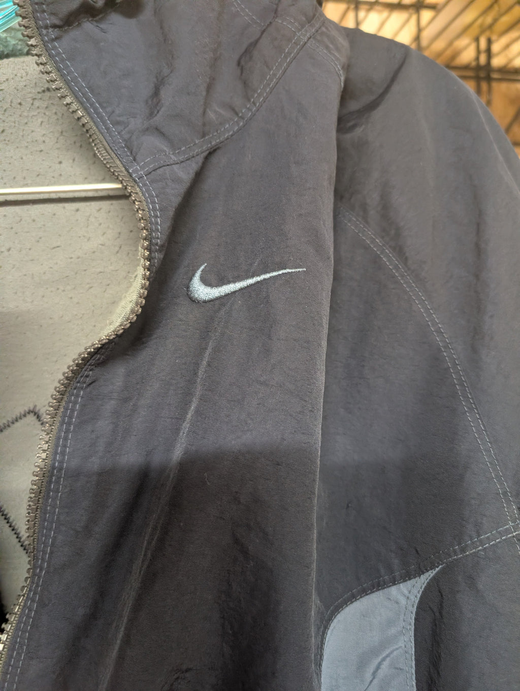 Nike Men's Hooded Jacket with Logo Detail L - Image 4