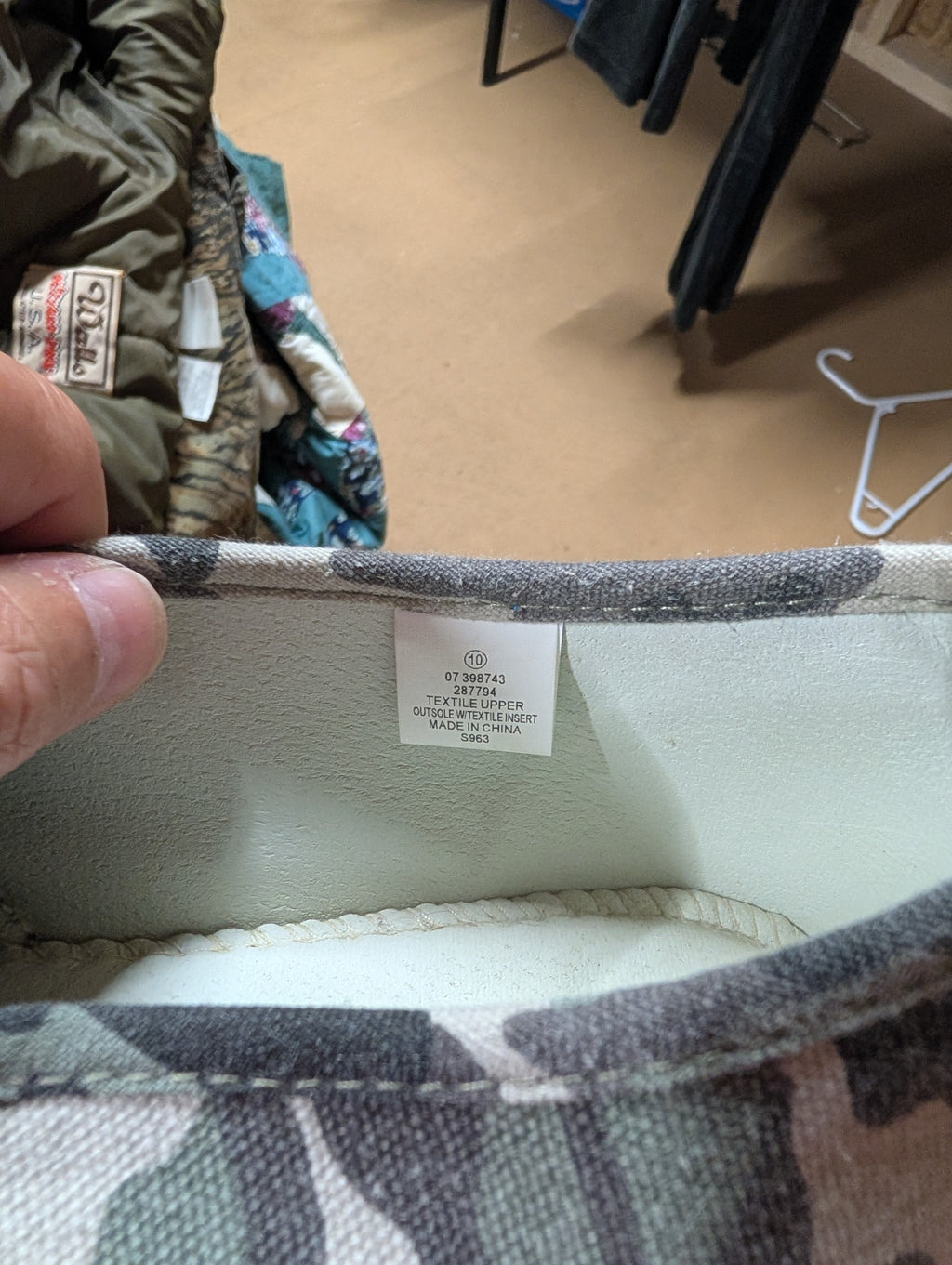 Tommy Bahama Camo Slip-On Sneakers Size 10 - Image 2