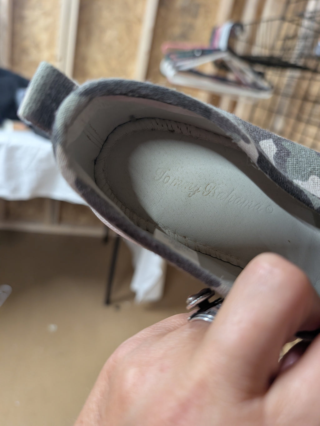 Tommy Bahama Camo Slip-On Sneakers Size 10 - Image 3