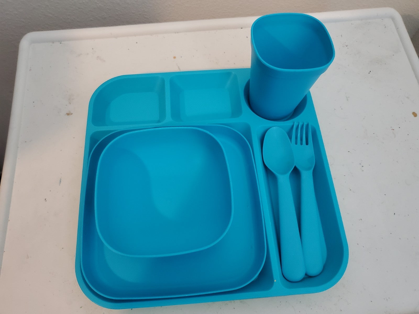 Your Zone Kids Dinnerware Set  24-Piece Plastic Plates  Bowls  Cups & Utensils  Multicolor - Image 3