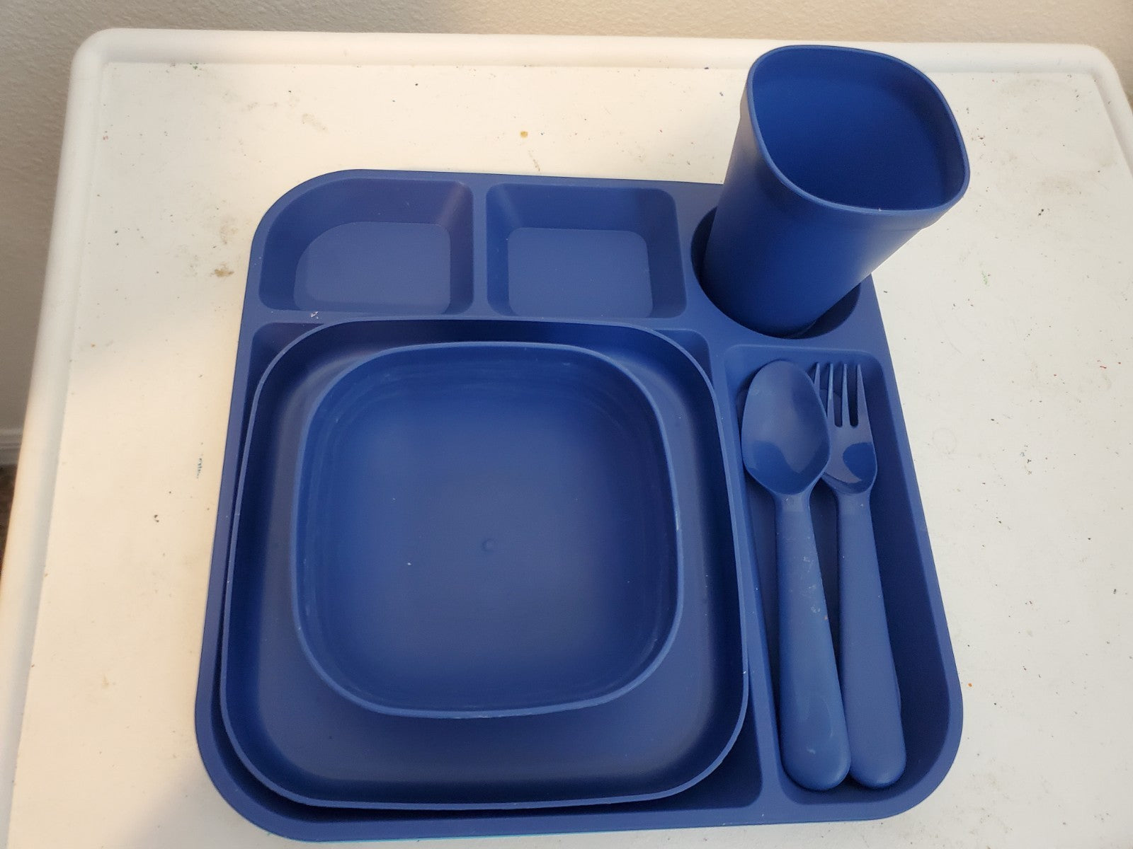 Your Zone Kids Dinnerware Set  24-Piece Plastic Plates  Bowls  Cups & Utensils  Multicolor - Image 5