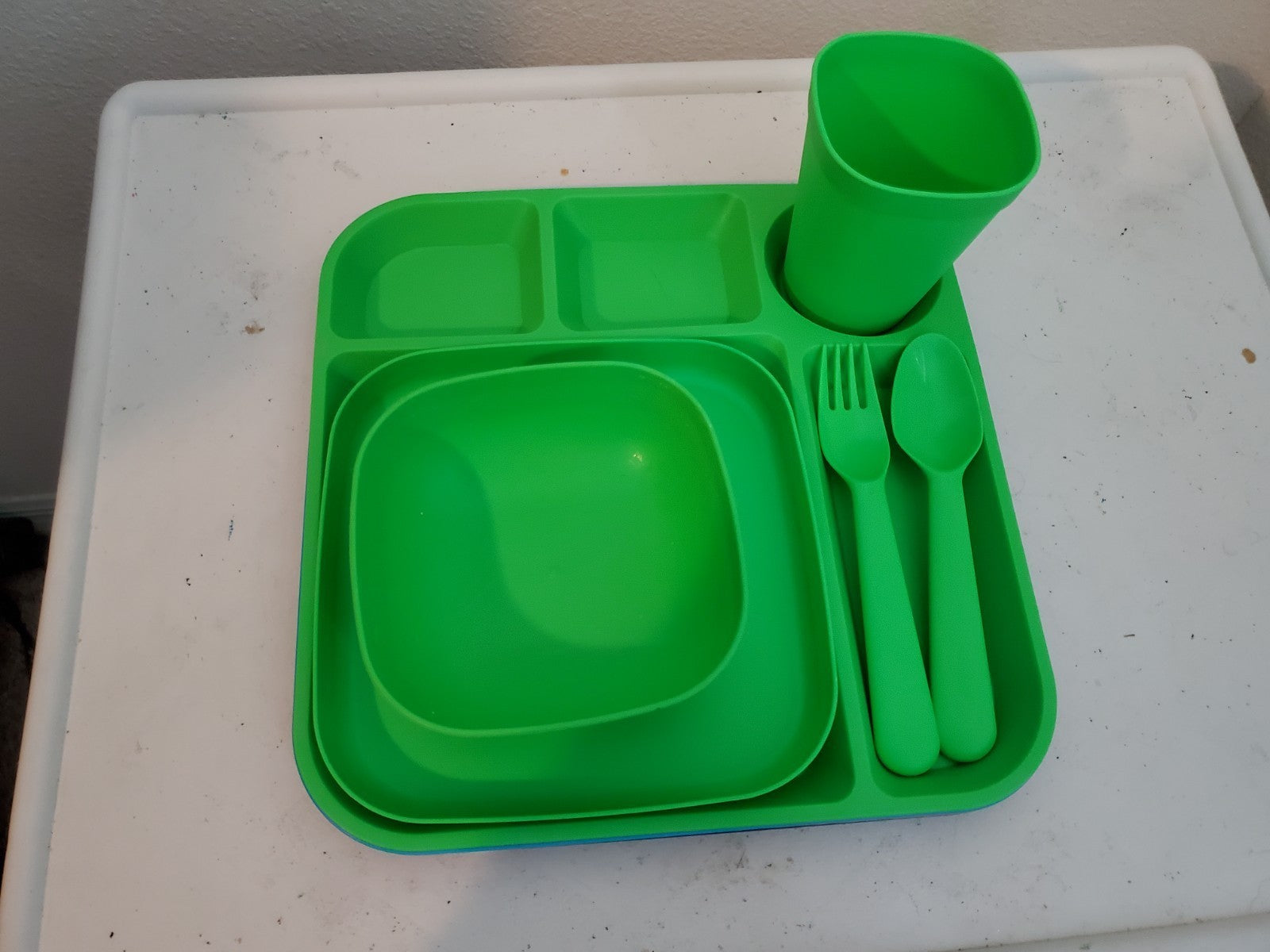 Your Zone Kids Dinnerware Set  24-Piece Plastic Plates  Bowls  Cups & Utensils  Multicolor - Image 2