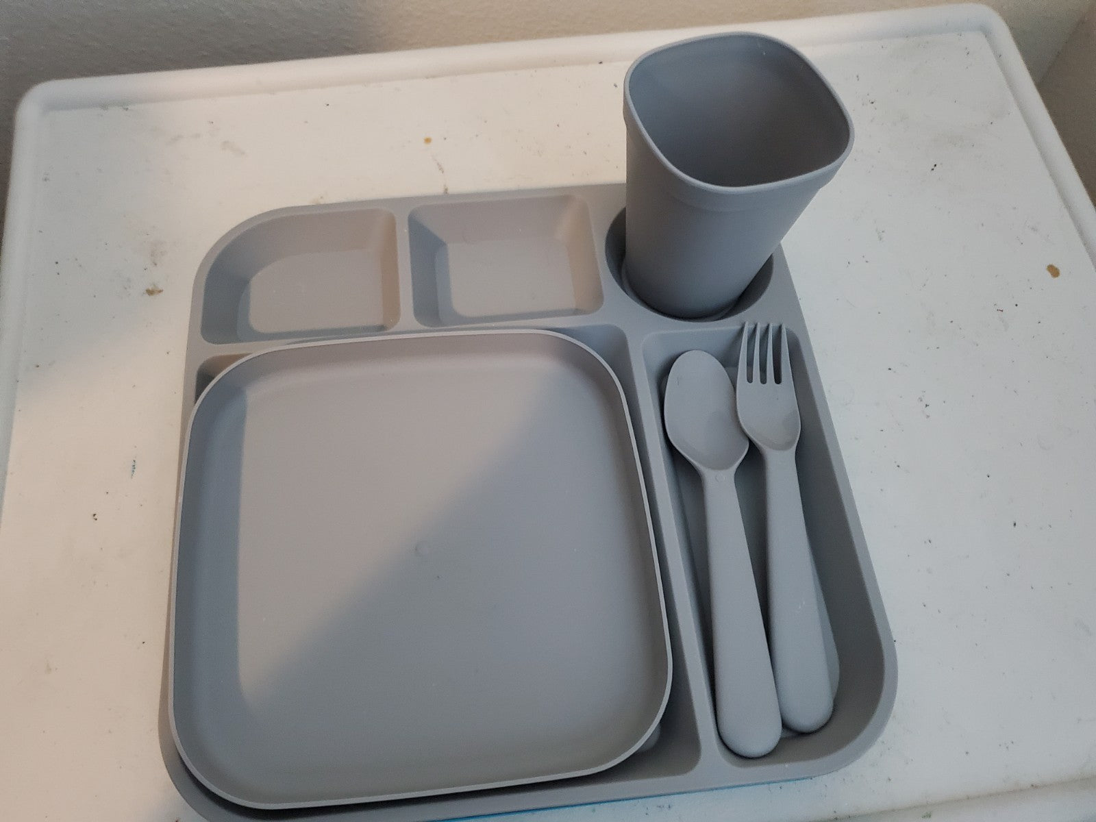 Your Zone Kids Dinnerware Set  24-Piece Plastic Plates  Bowls  Cups & Utensils  Multicolor - Image 4