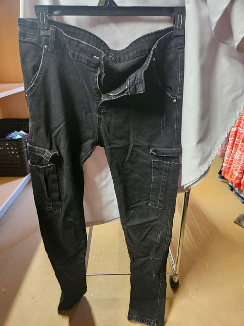 Black Cargo Jeans Size L with Multiple Pockets - Image 1