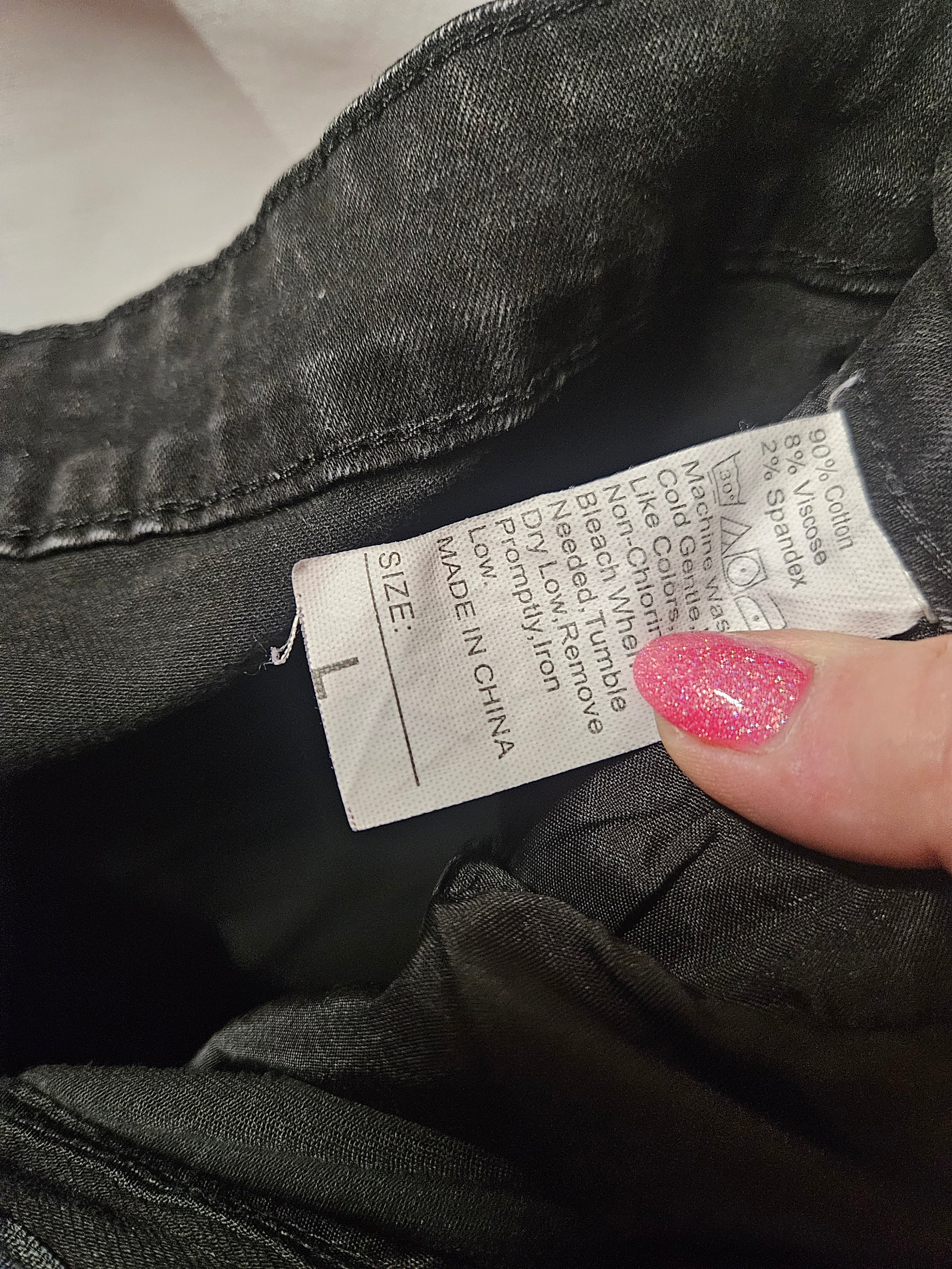Black Cargo Jeans Size L with Multiple Pockets - Image 2