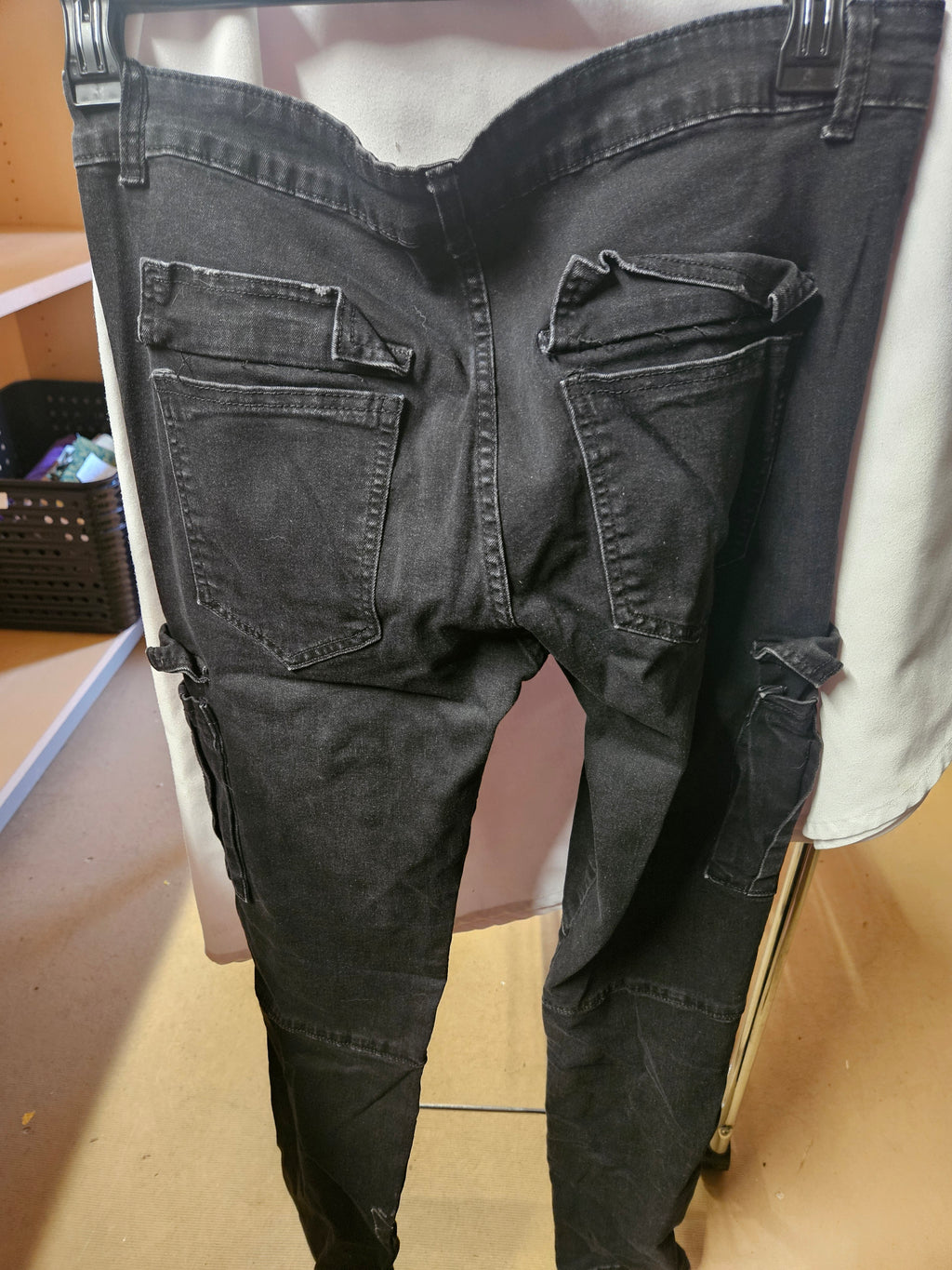 Black Cargo Jeans Size L with Multiple Pockets - Image 3