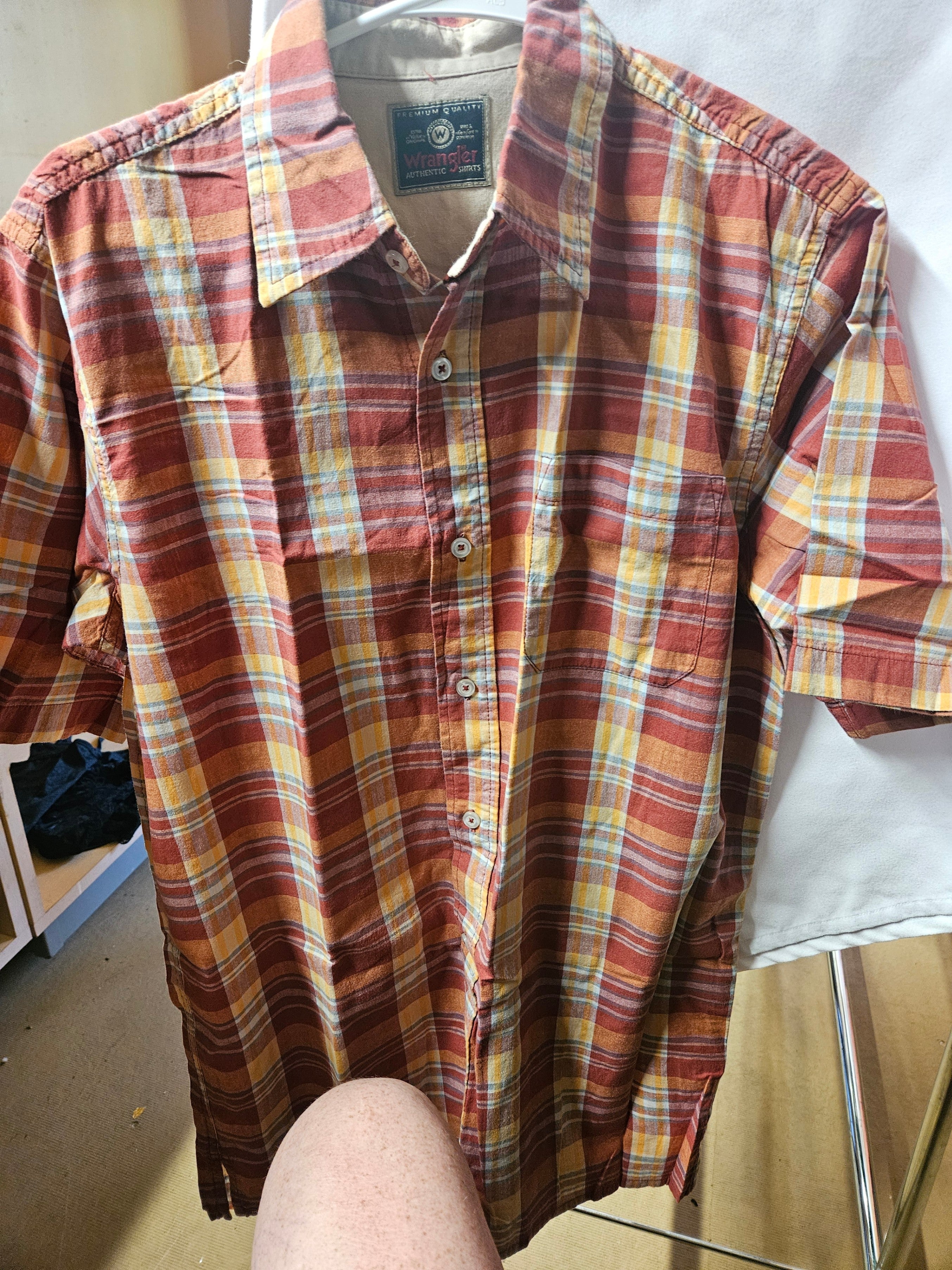 Wrangler Men's Plaid Button-Up Shirt Size S - Image 1