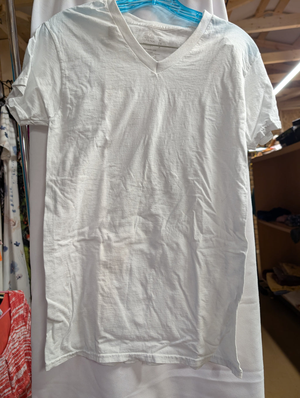 Fruit of the Loom Eversoft V-Neck T-Shirt Small - Image 1