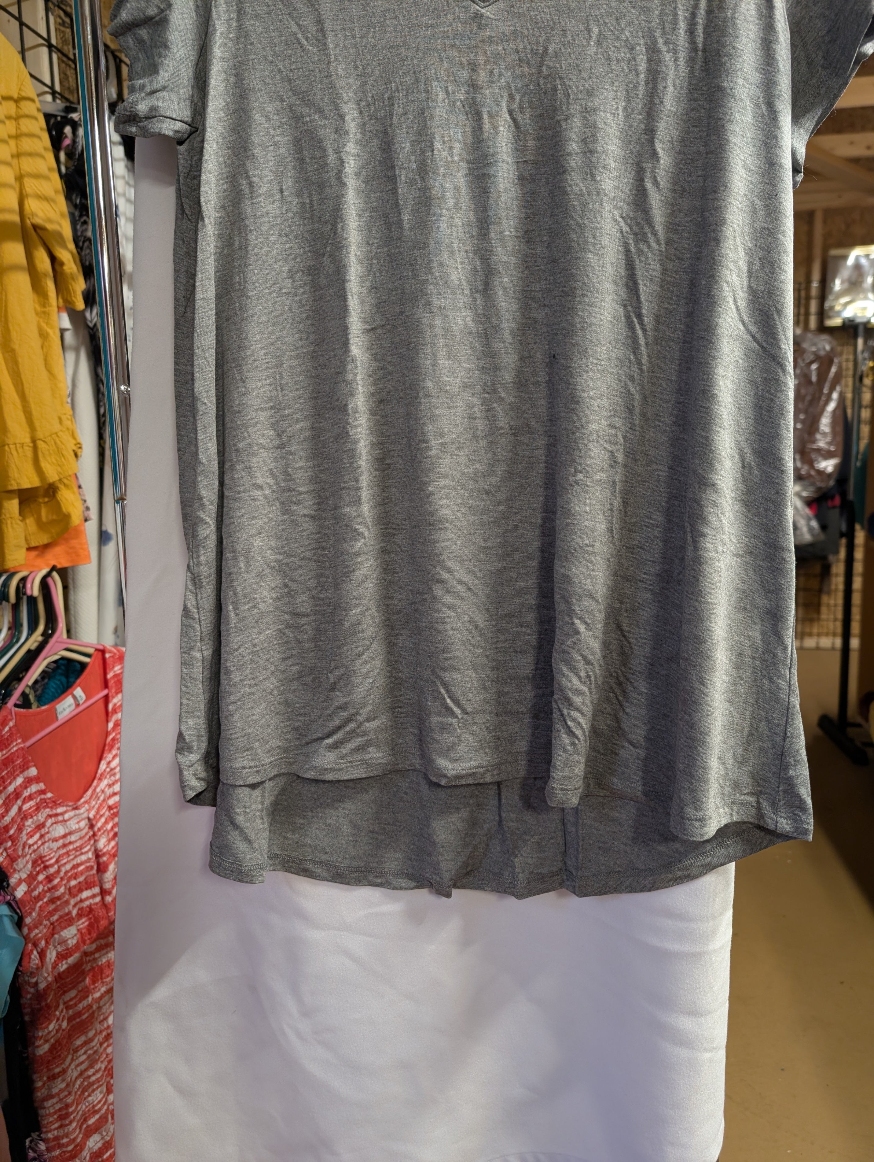 Hue Gray V-Neck Short Sleeve Shirt Medium - Image 2