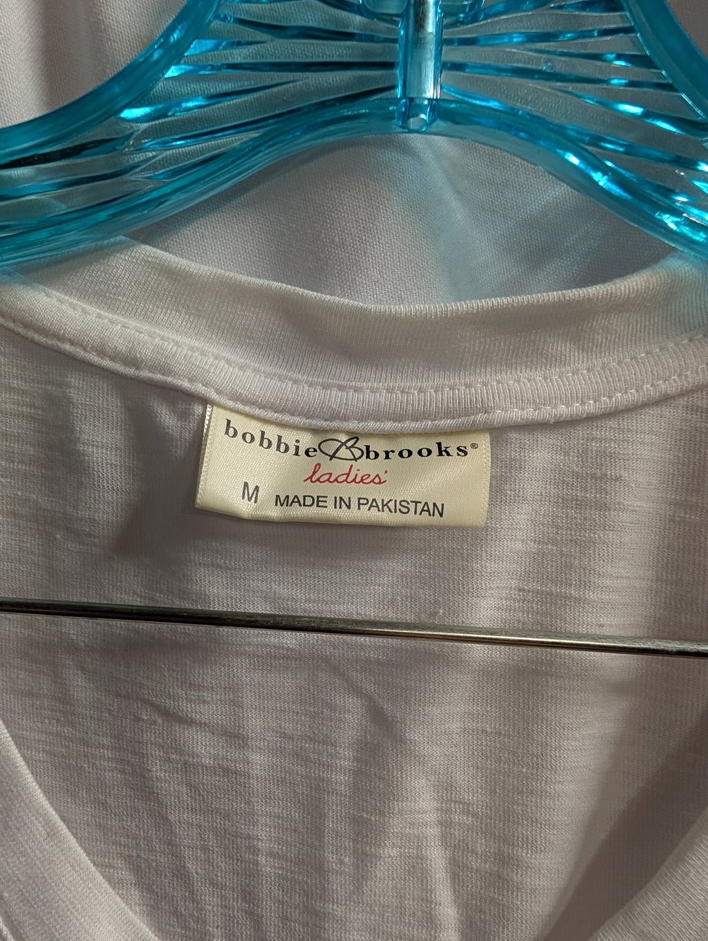 Bobbie Brooks Women's White V-Neck T-Shirt Medium - Image 2