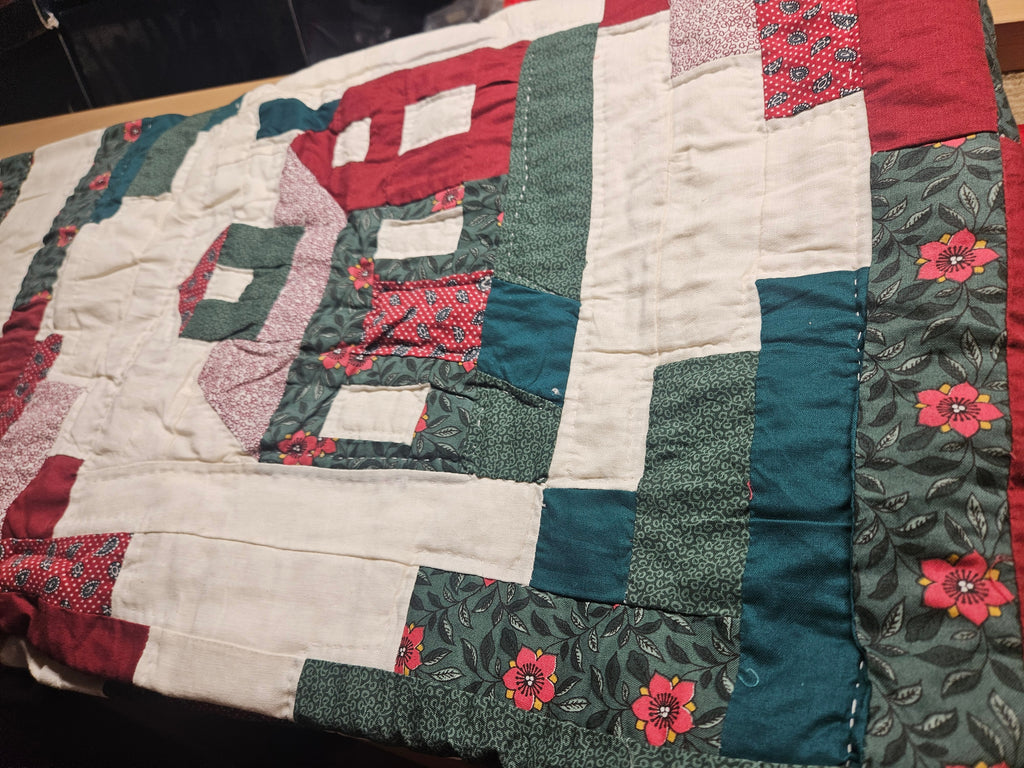 Patchwork Quilt with Floral log cabin Patterns - Image 1