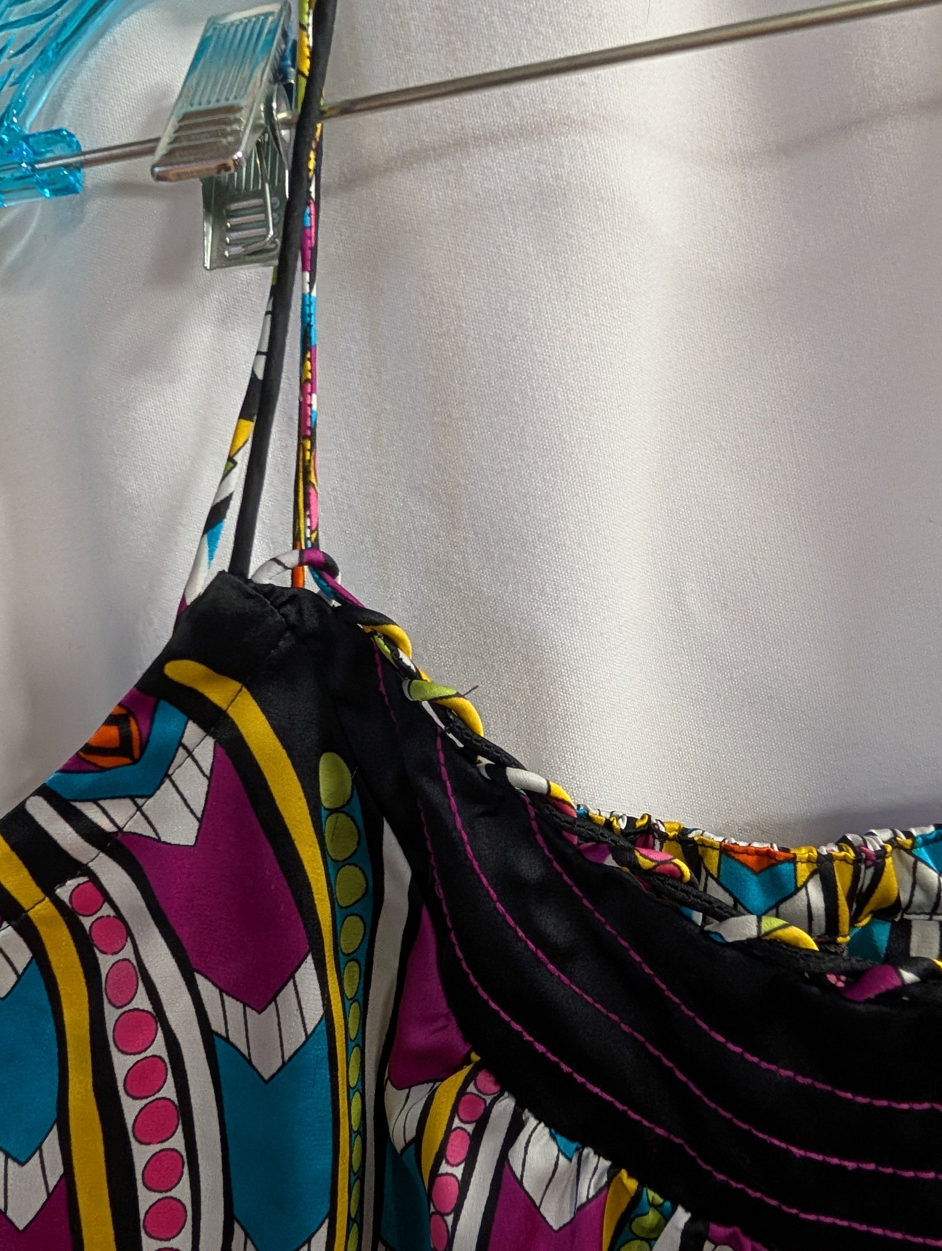 Colorful Sleeveless Top with Geometric Print size L - Image 3