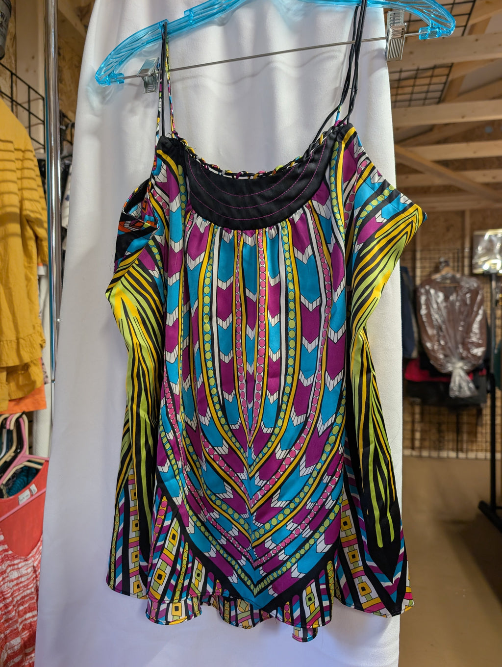 Colorful Sleeveless Top with Geometric Print size L - Image 4