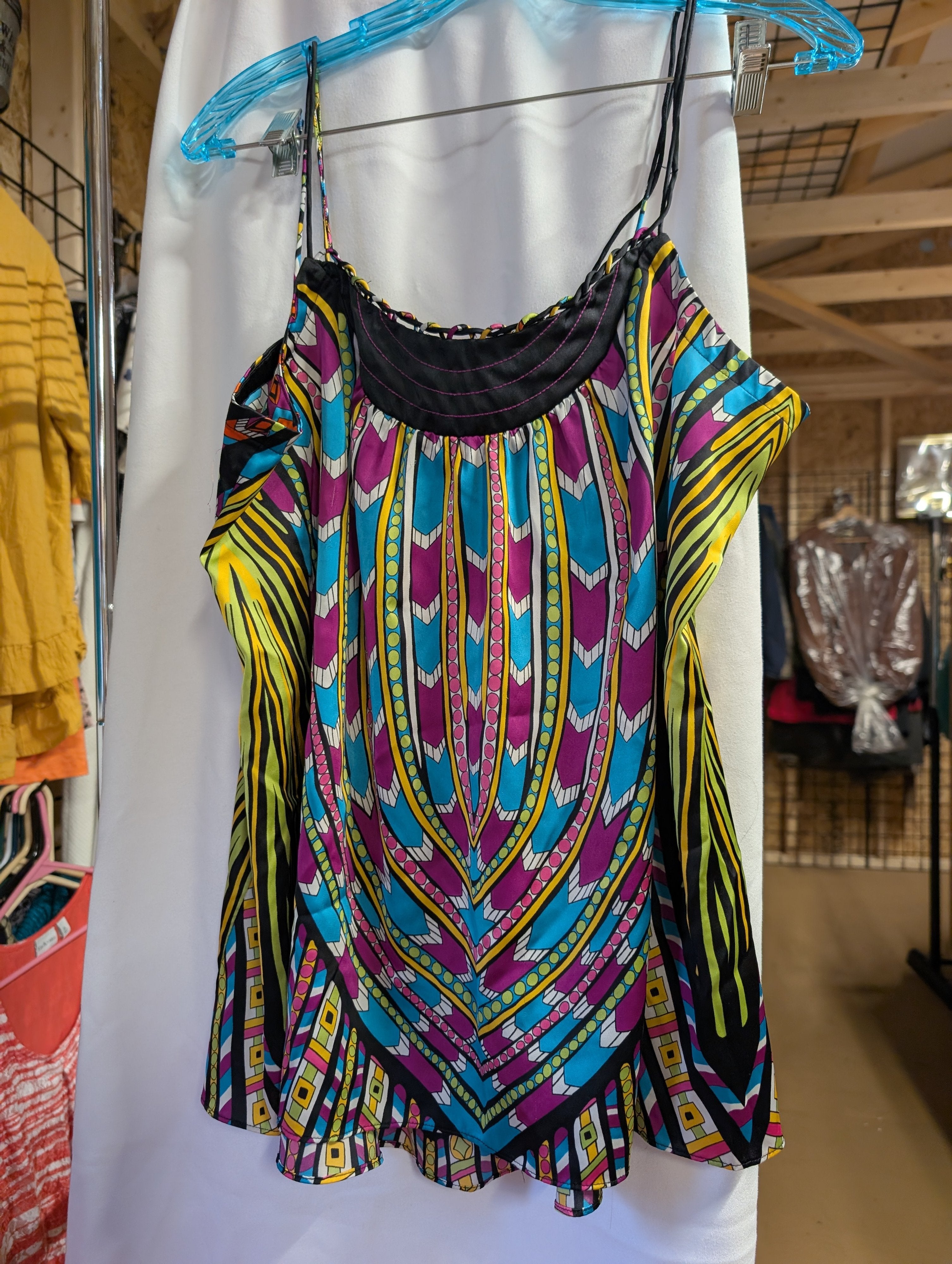 Colorful Sleeveless Top with Geometric Print size L - Image 4