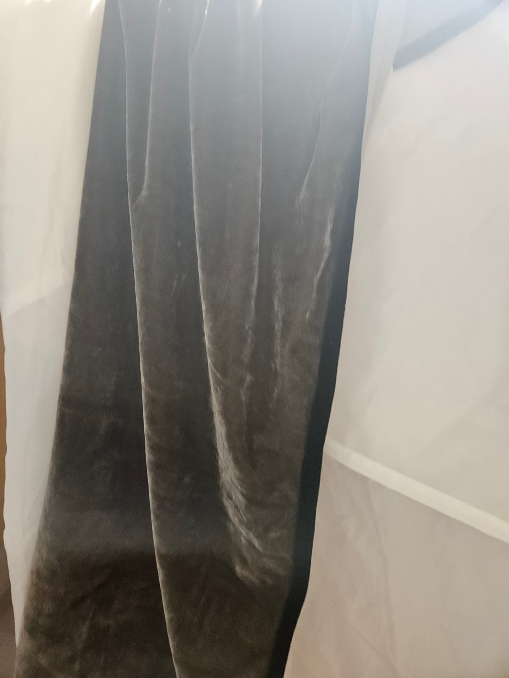 Velvet and silk bed skirt - Image 2