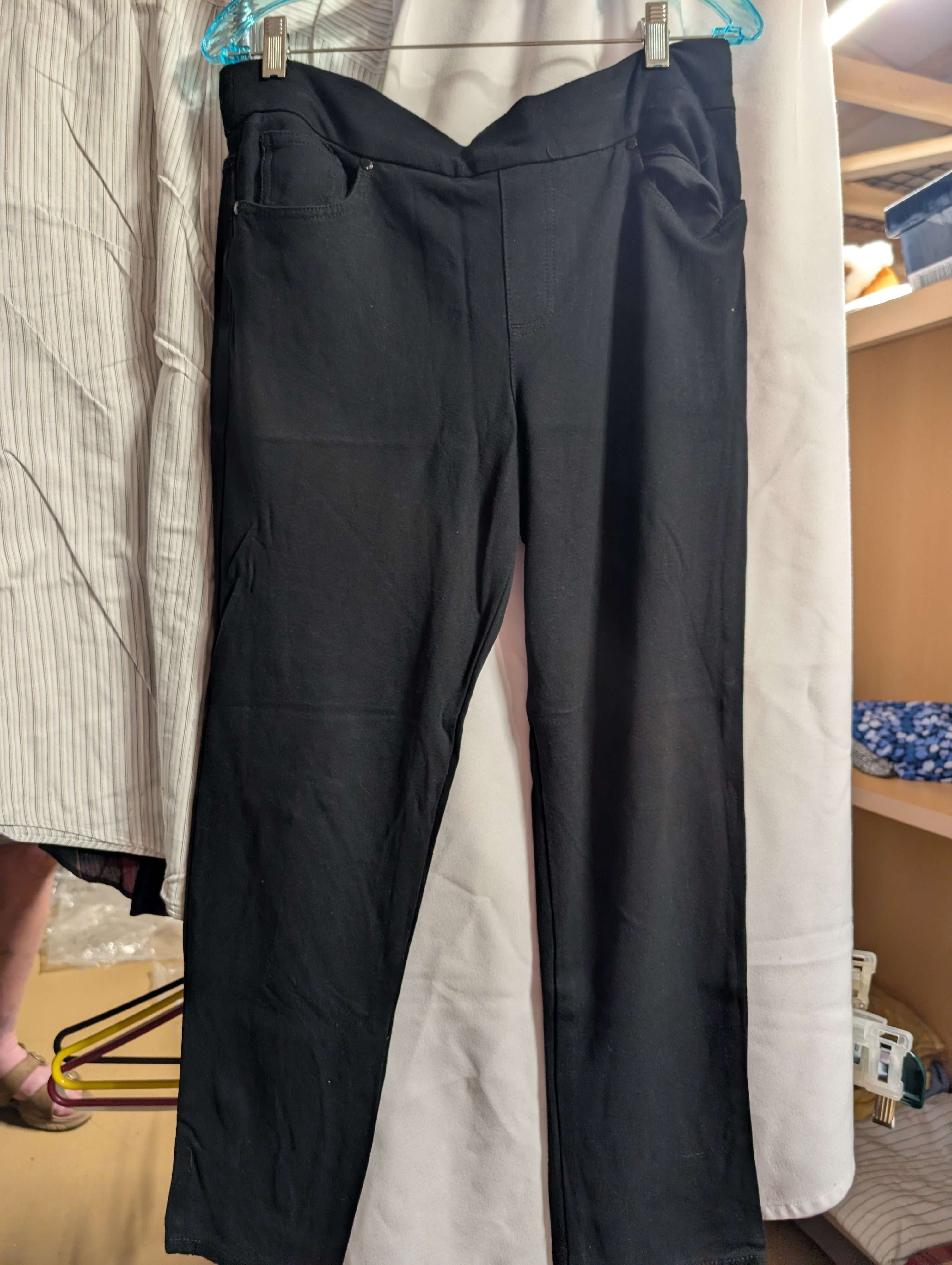 Gloria Vanderbilt Black Stretch Pants with Pocket Detail - Image 1