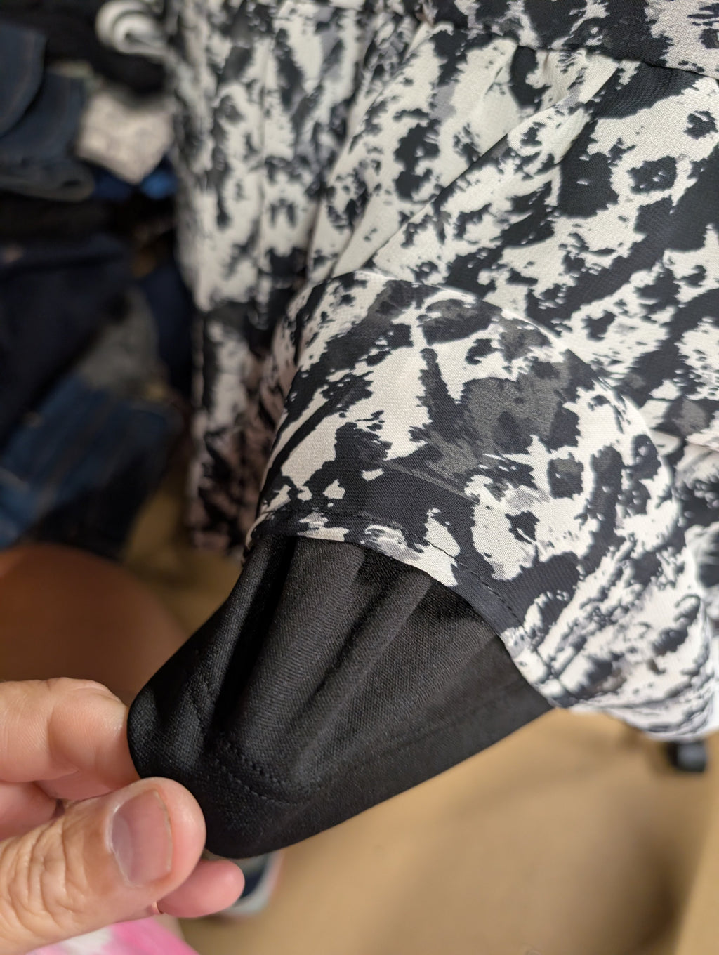 Black and White Abstract Print Skirt - Image 2