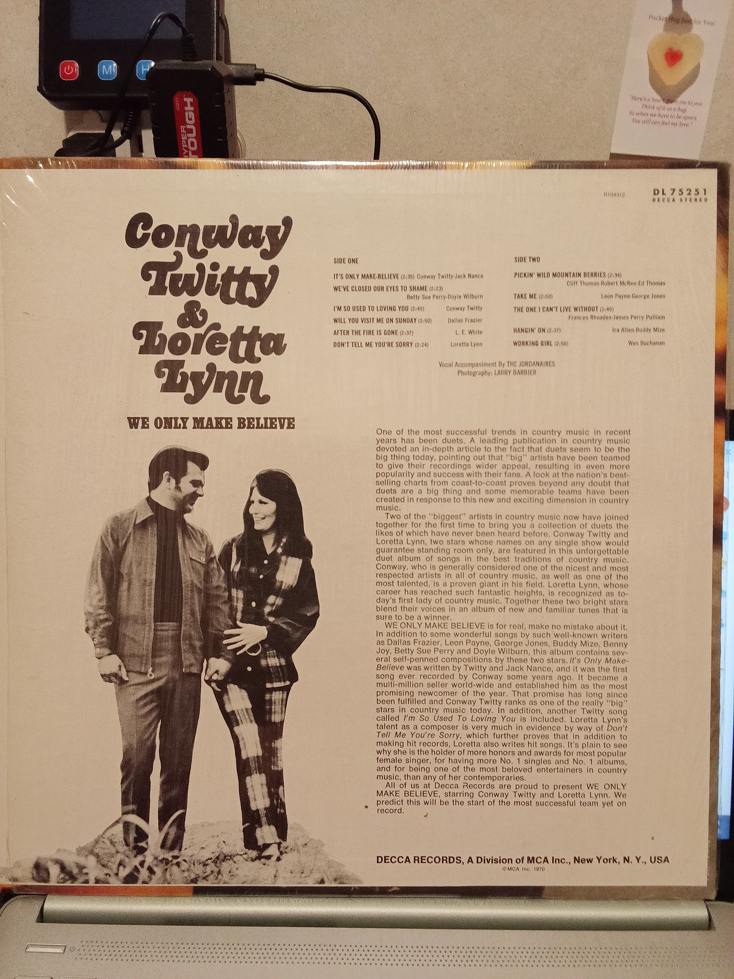 Loretta Lynn & Conway Twitty Vinyl Record - We Only Make Believe - Image 2