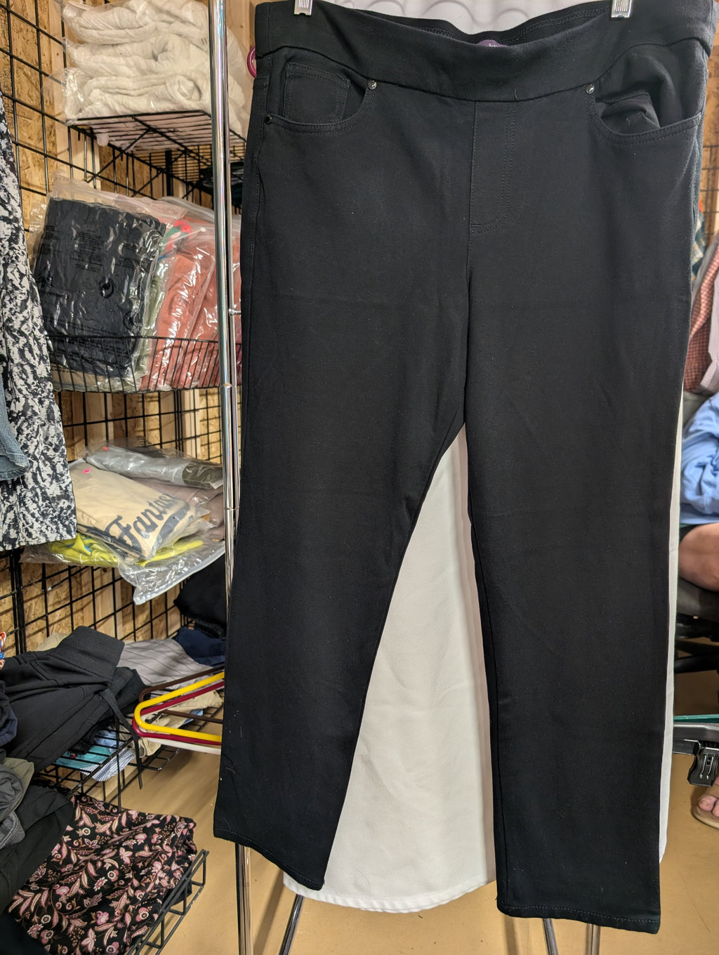 Gloria Vanderbilt Black Jeggins PL - Image 1