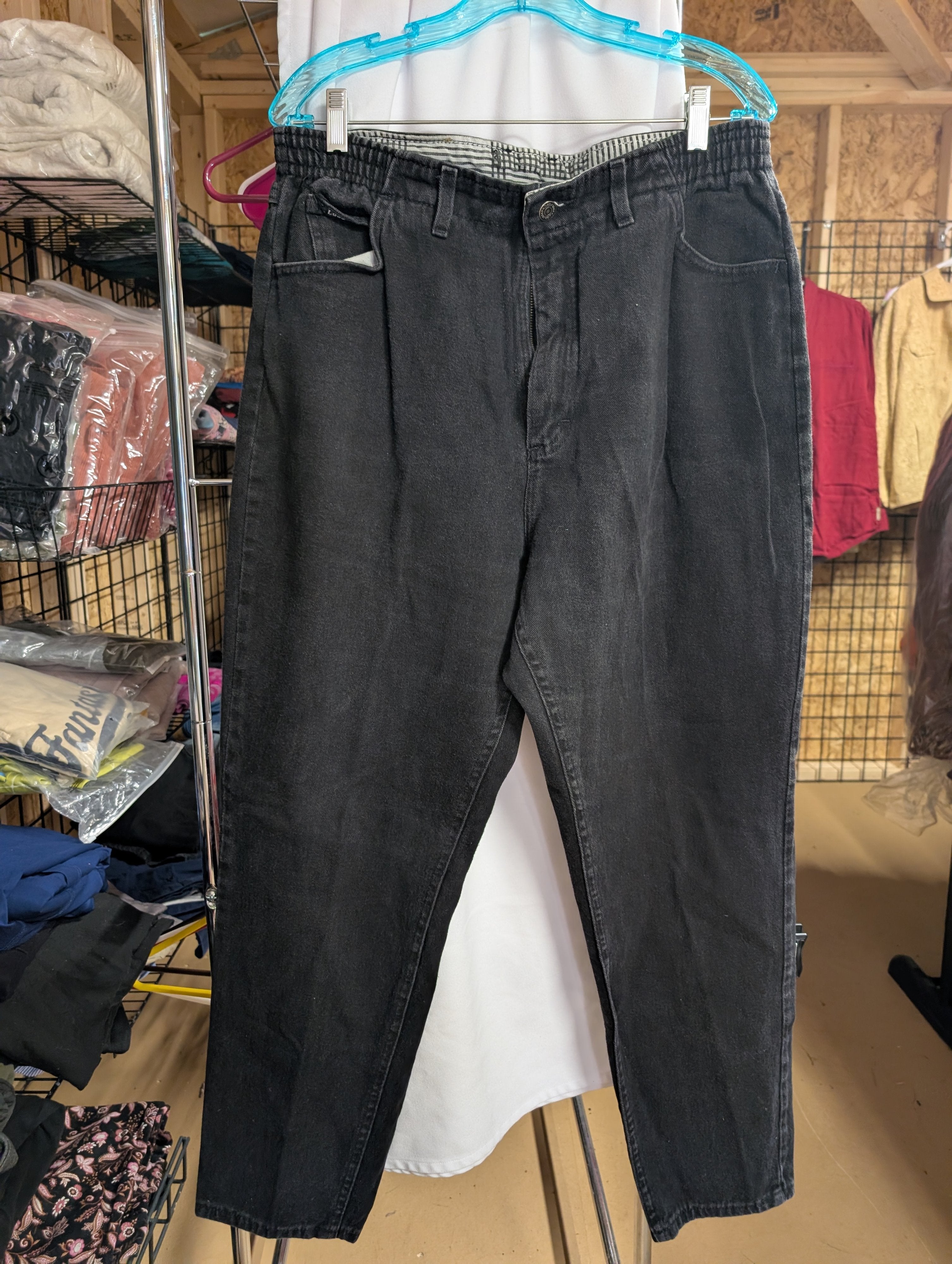 Levi's Women's Black High-Waisted Jeans - Image 2