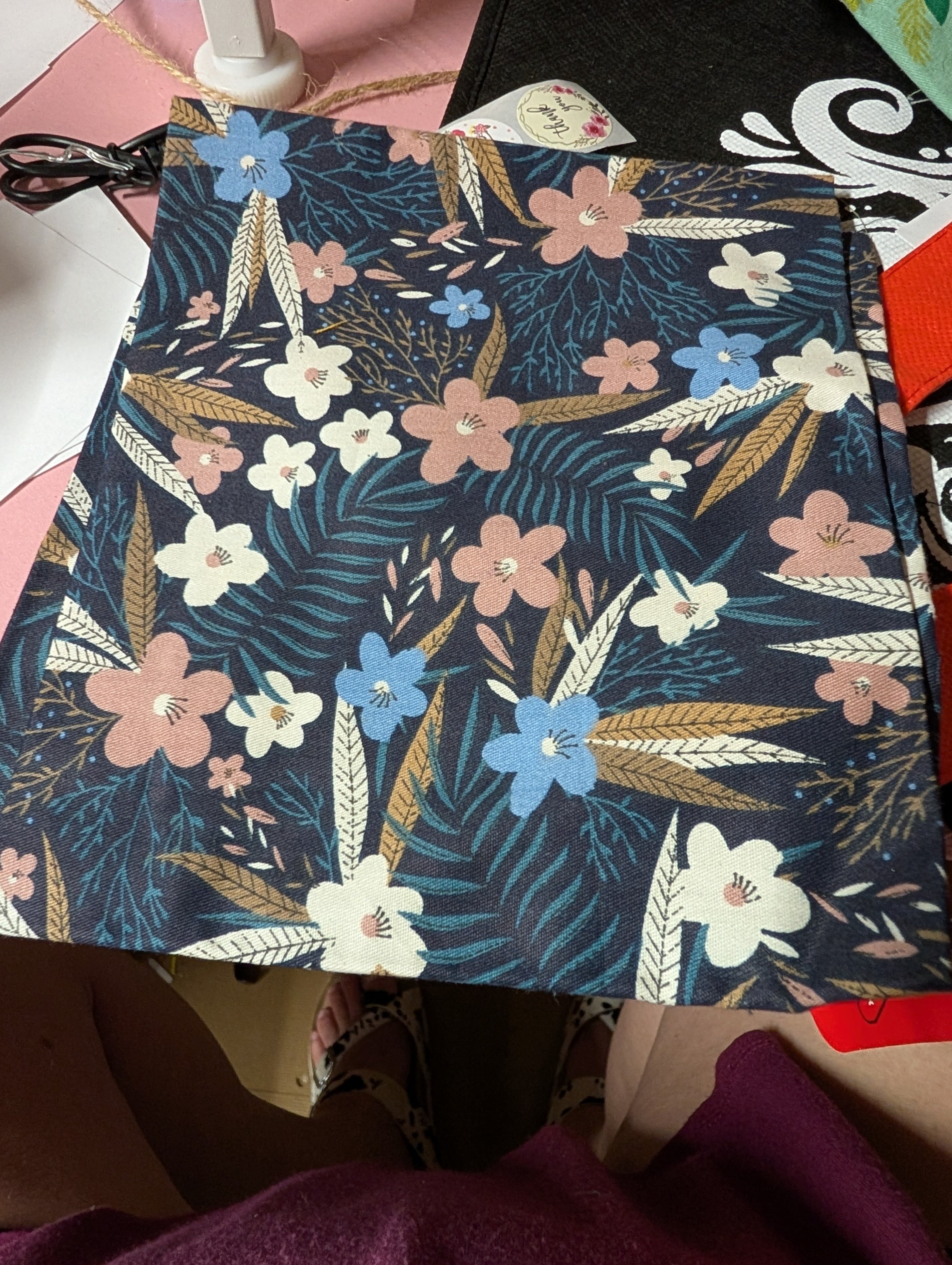 Floral Pattern Fabric Square fat quarter - Image 1