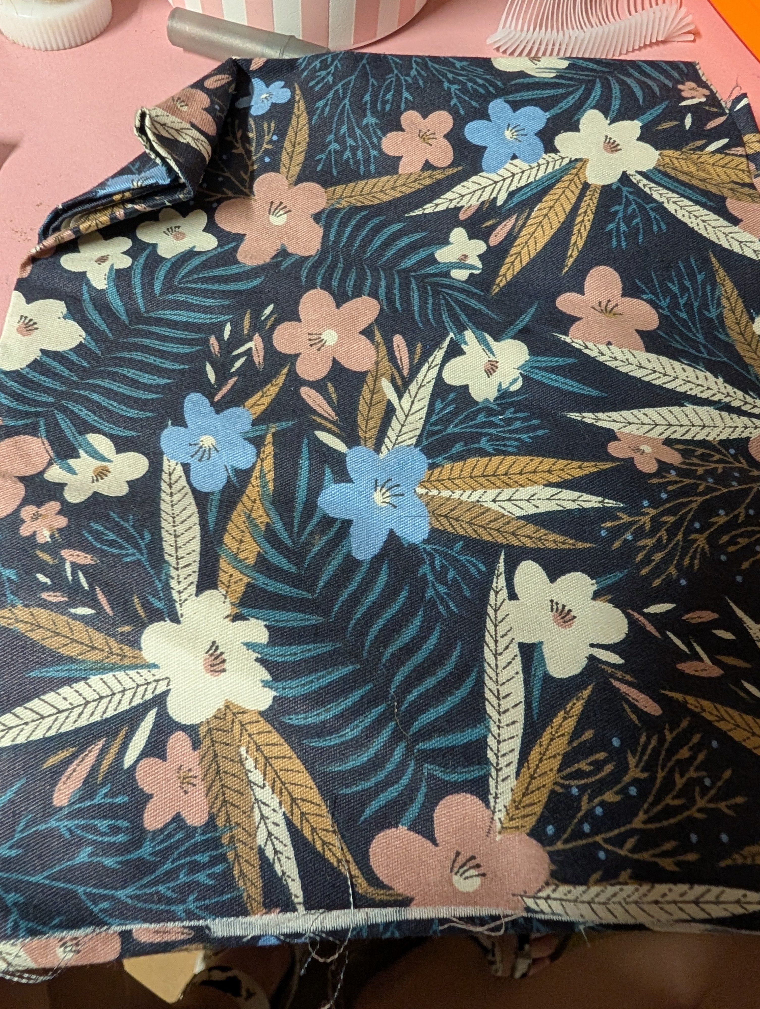 Floral Fabric with Tropical Print fat quarter - Image 1