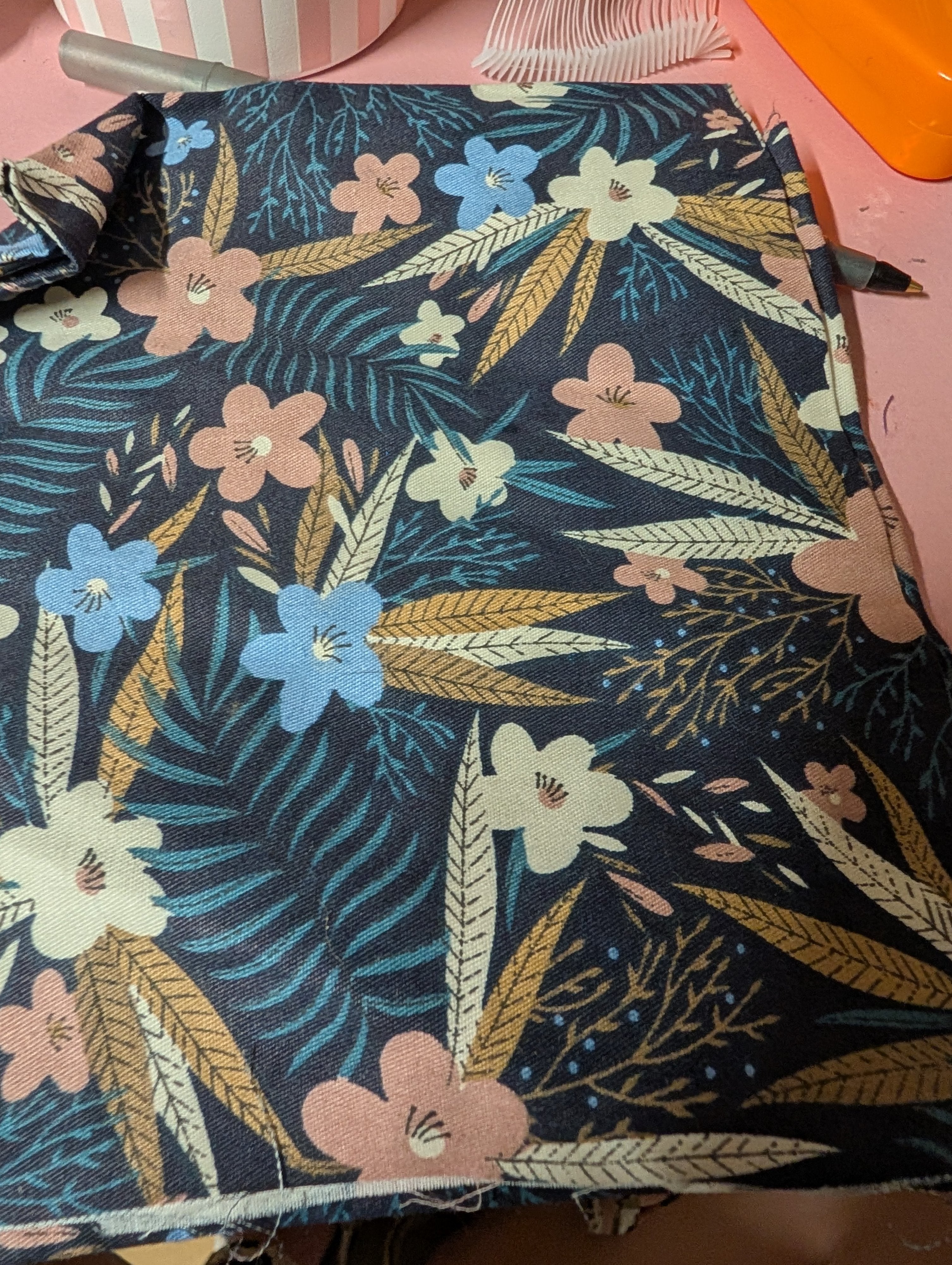 Floral Fabric with Tropical Print fat quarter - Image 2