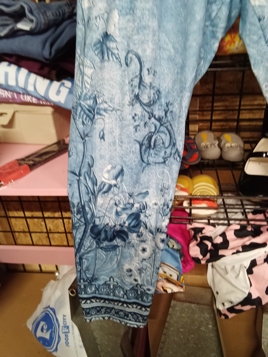 Women's Blue Floral Print Pants 3XL - Image 2