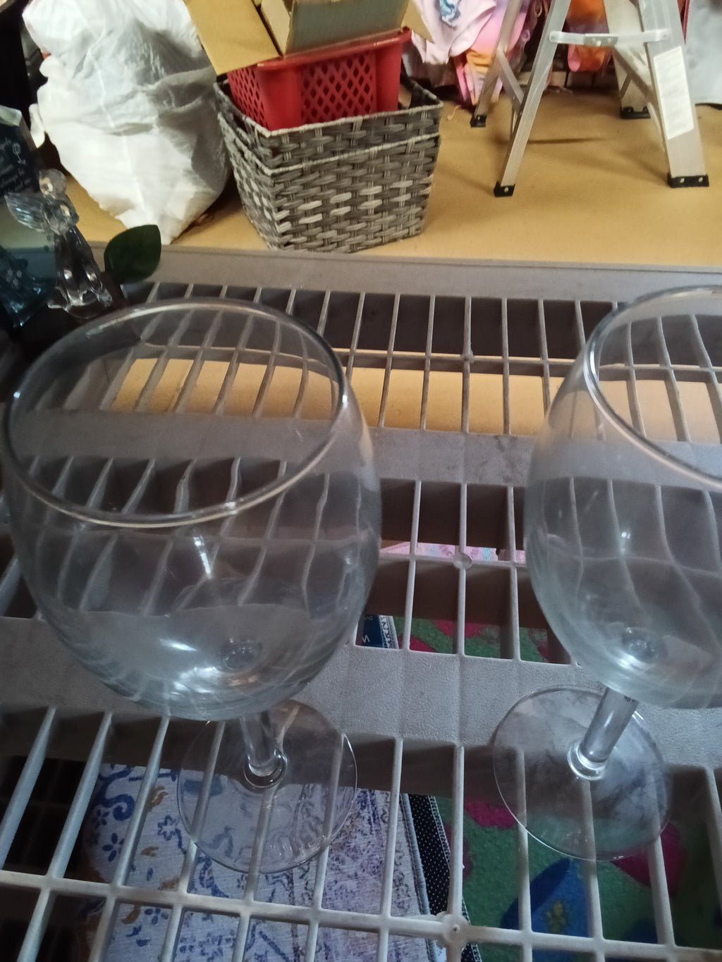 Set of 2 Clear Glass Wine Goblets - Image 2