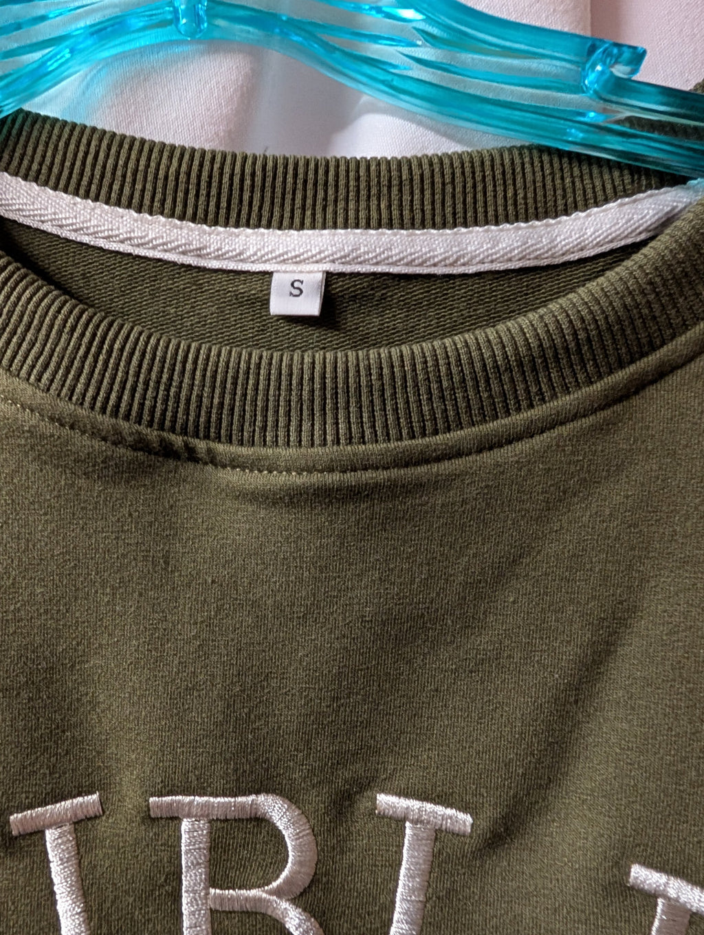 Dublin Ireland Embroidered Sweatshirt Small - Image 2