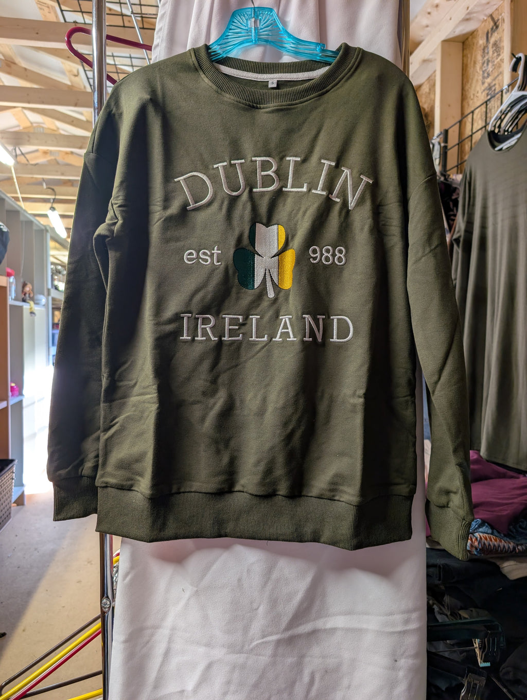 Dublin Ireland Embroidered Sweatshirt Small - Image 3