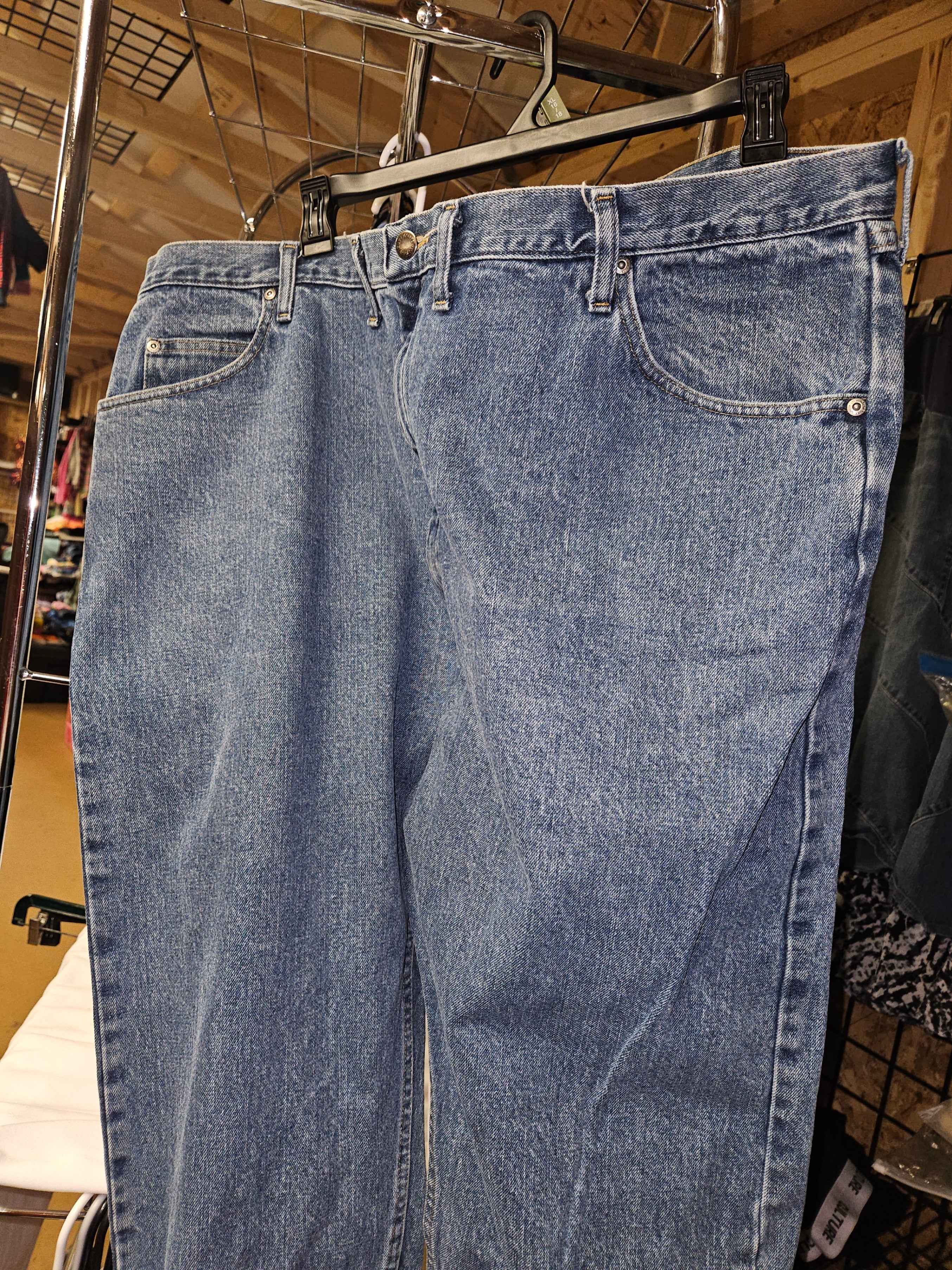 Wrangler Authentic Jeans Classic Fit 48 x 30 - Image 1