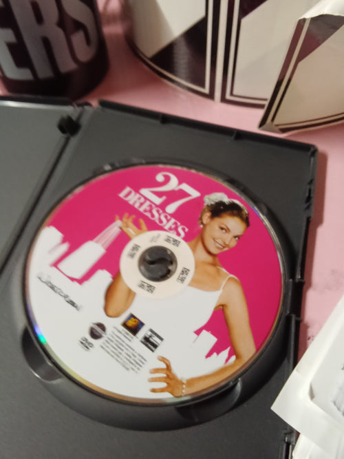 27 Dresses - Image 2