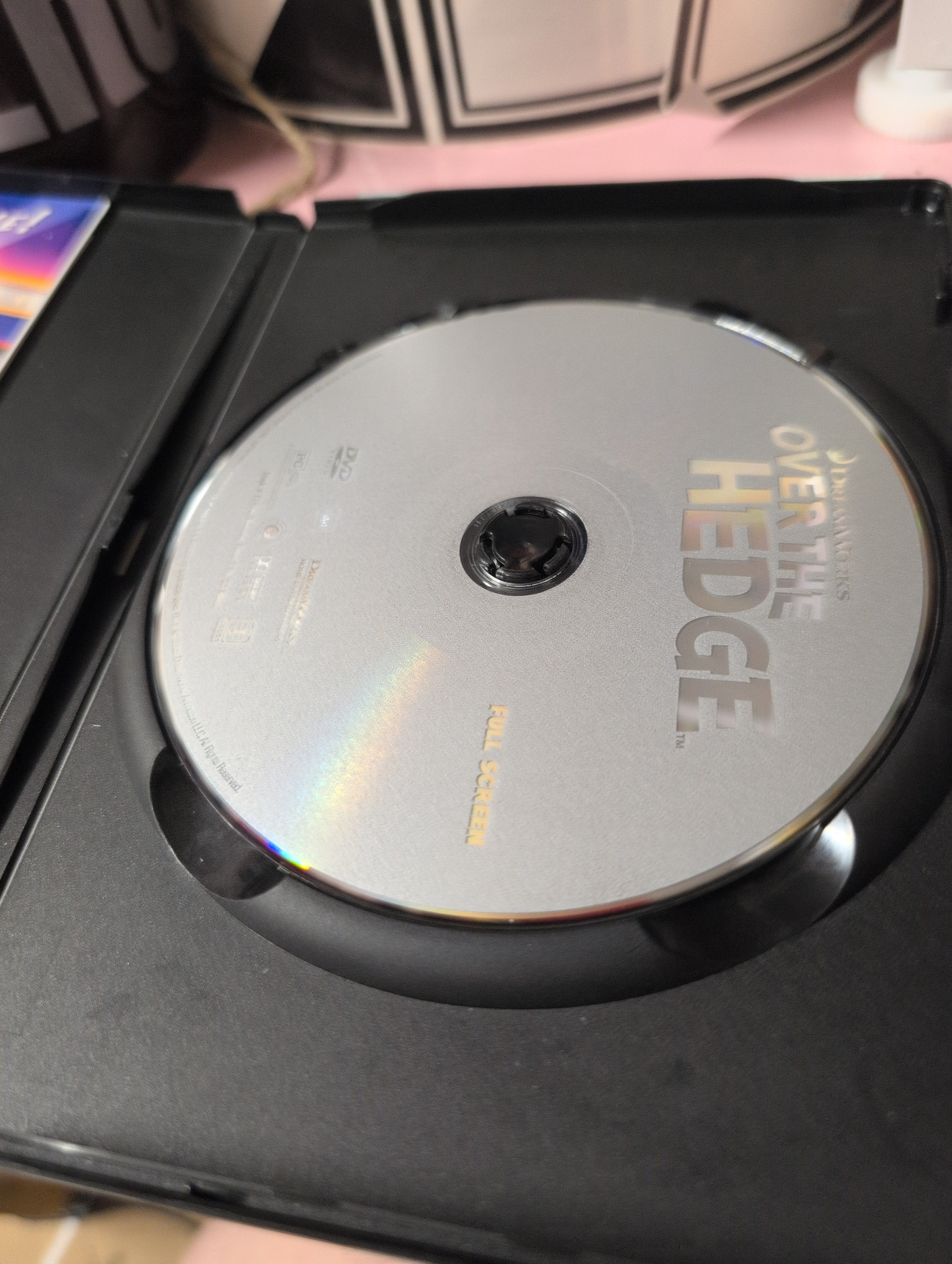 Over the Hedge [P&S] (DVD) Directed by Karey Kirkpatrick  Tim Johnson - Image 3