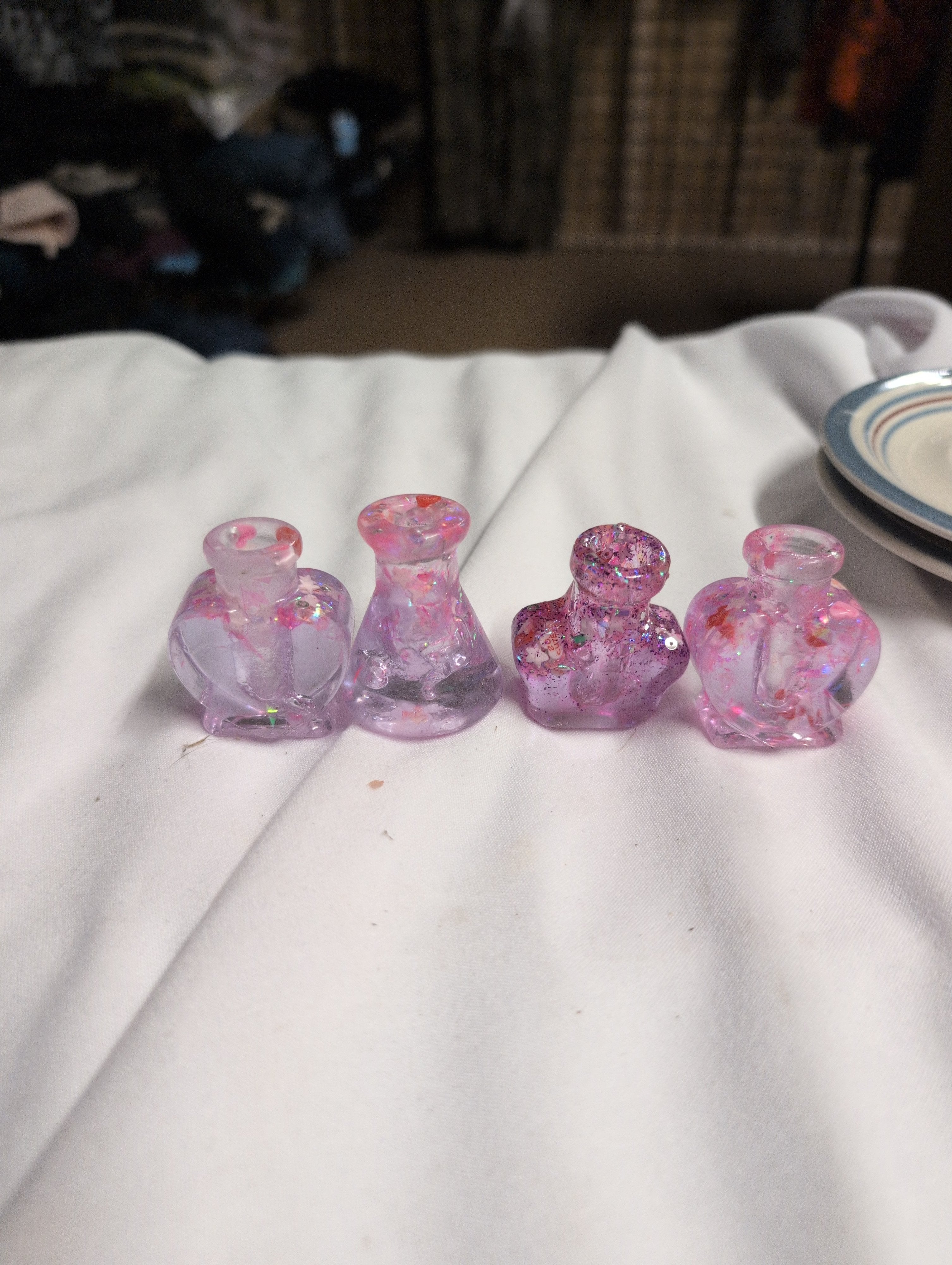 Set of 4 Miniature resin Vases with Glitter Accents - Image 1