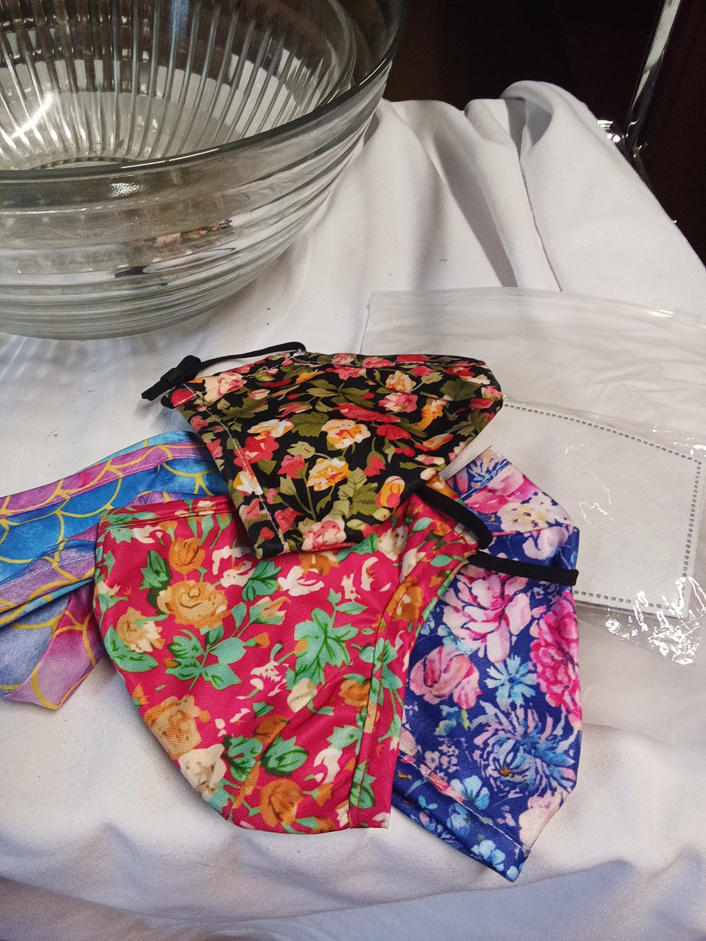 Floral Pattern Face Masks Set of 4 with filter - Image 1