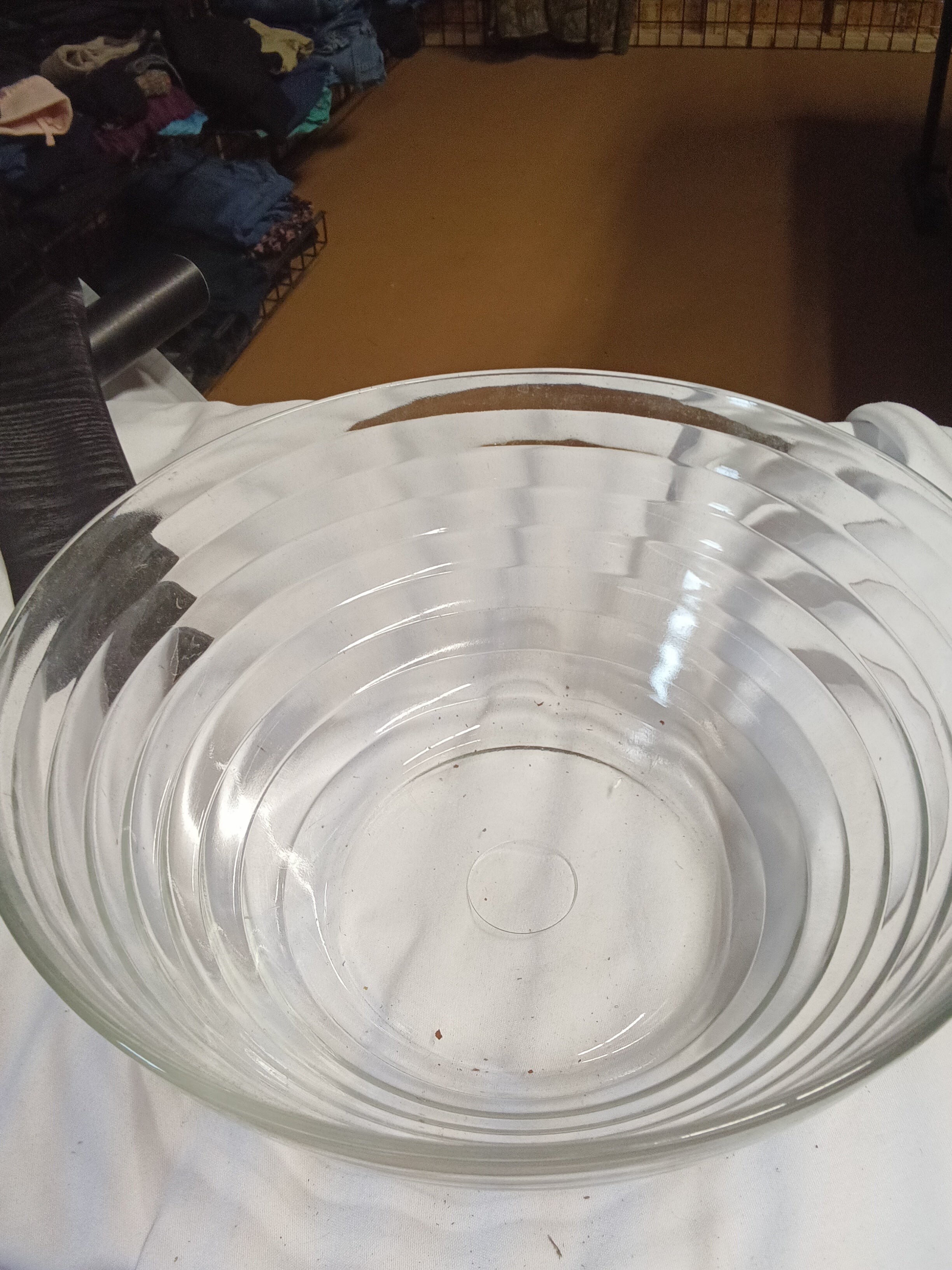 Large Clear Glass Serving Bowl - Image 2