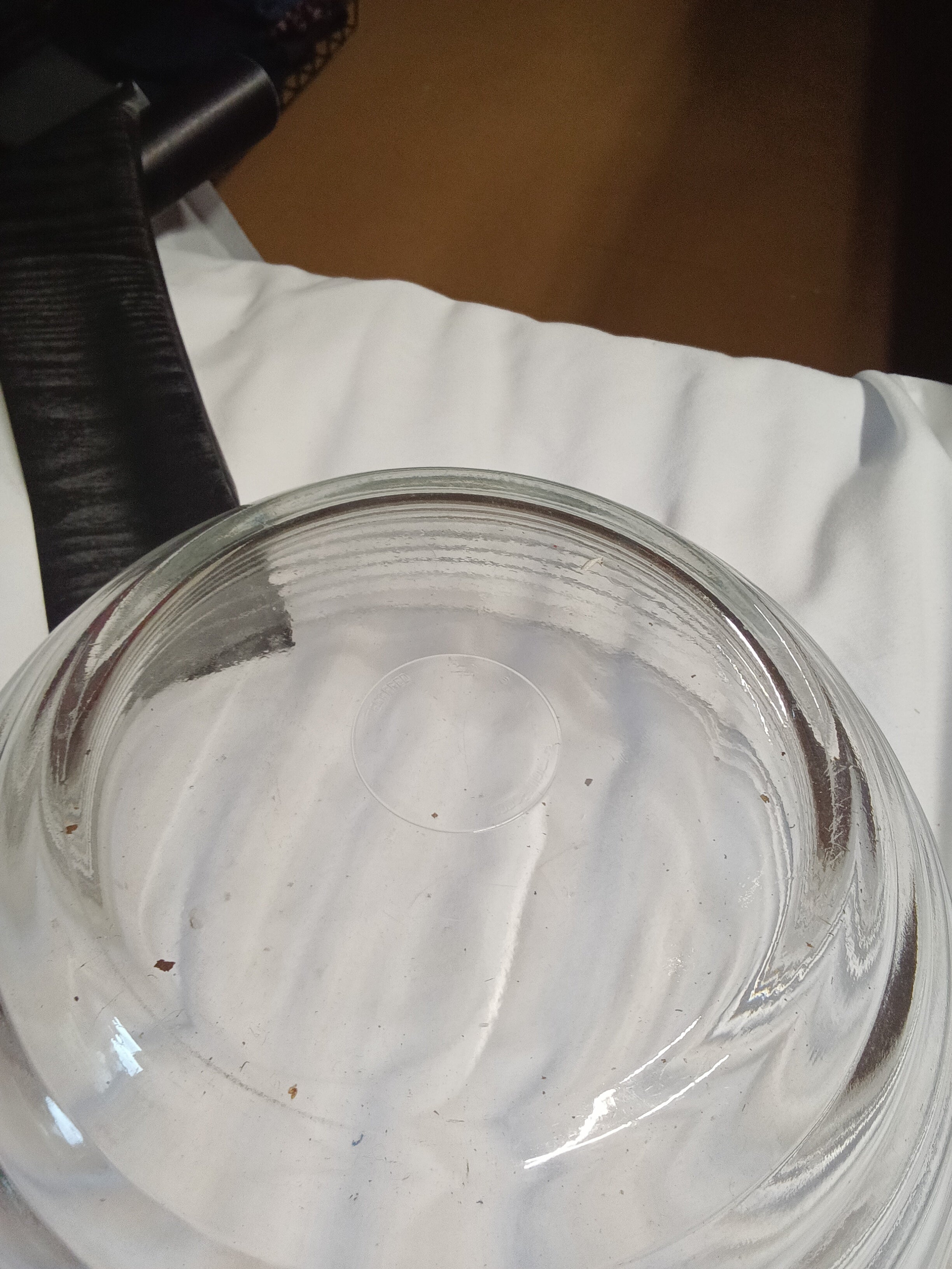 Large Clear Glass Serving Bowl - Image 3