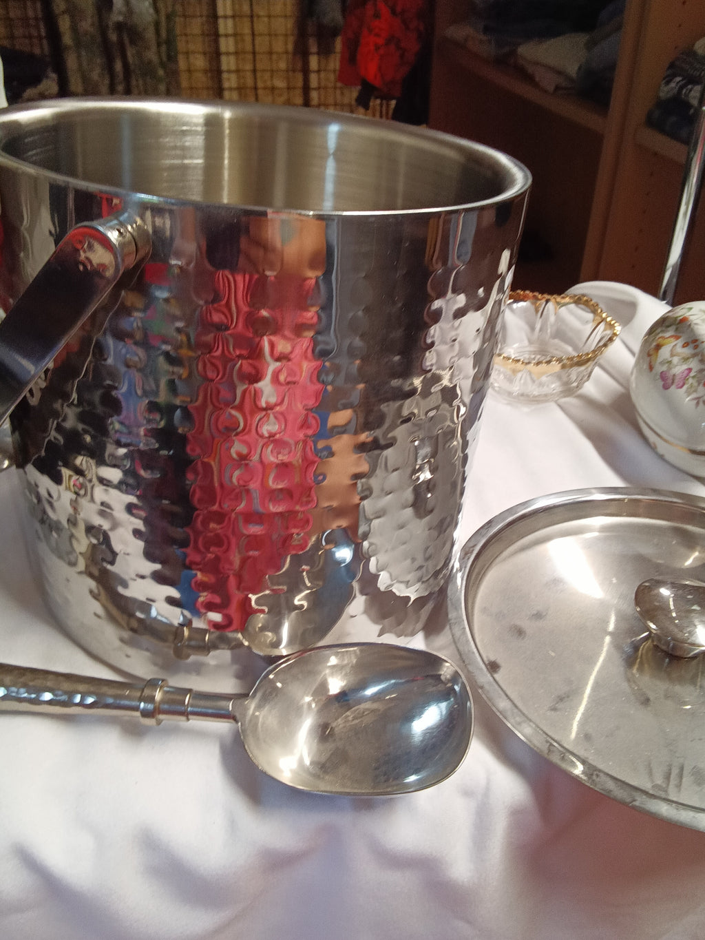 Stainless Steel Hammered Ice Bucket with Lid - Image 2