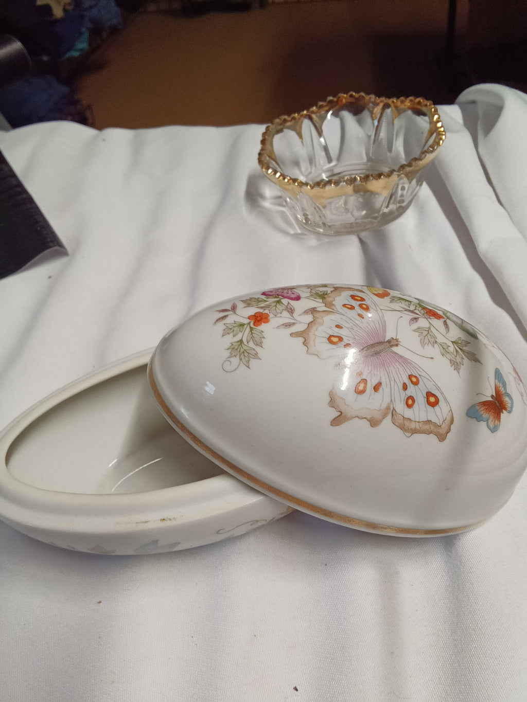 Decorative Porcelain Trinket Box with Butterfly Design - Image 2
