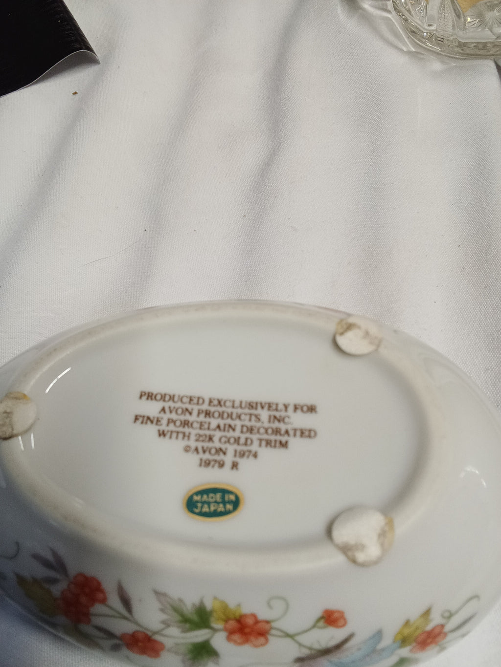 Decorative Porcelain Trinket Box with Butterfly Design - Image 3