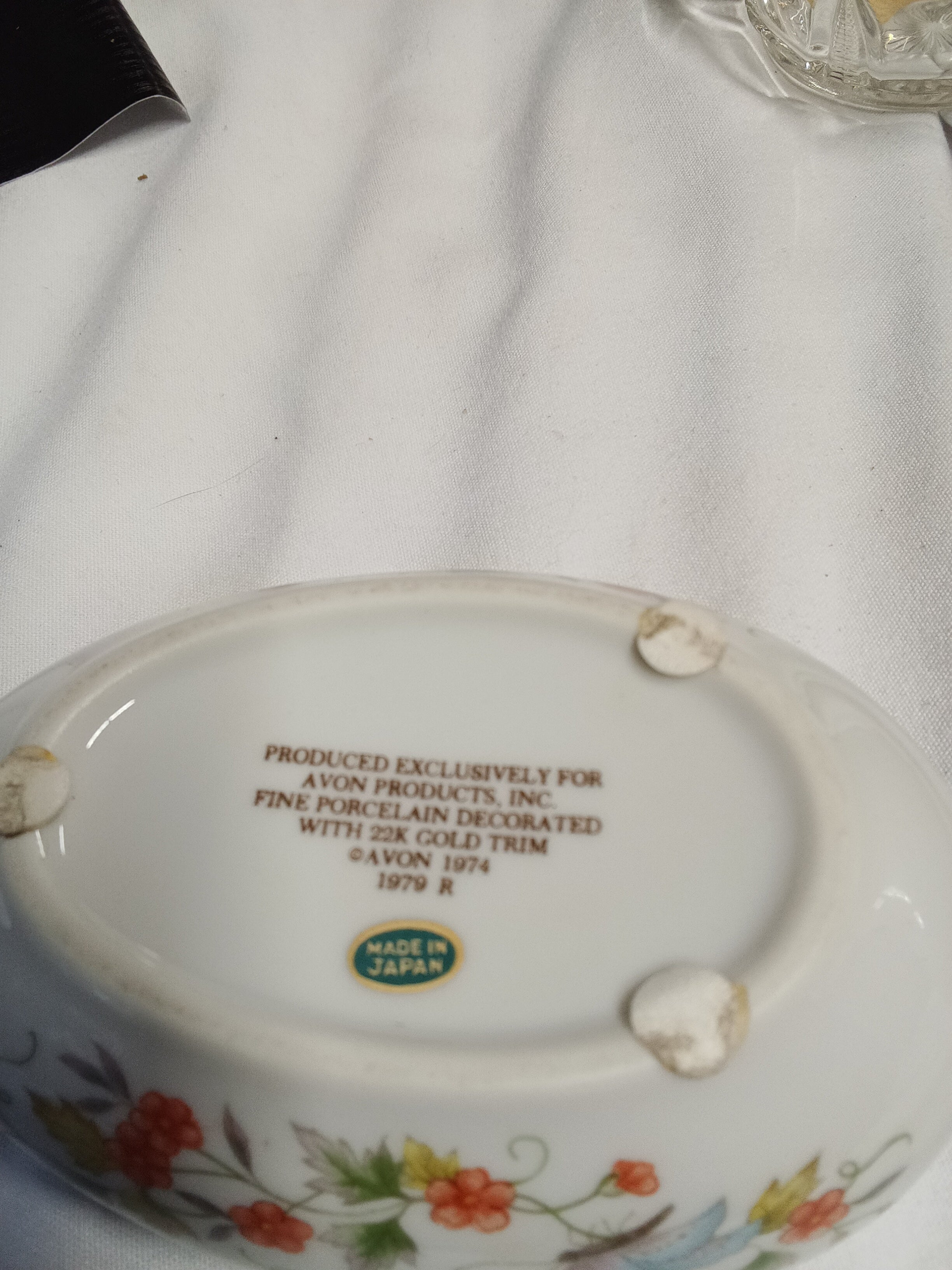 Decorative Porcelain Trinket Box with Butterfly Design - Image 3