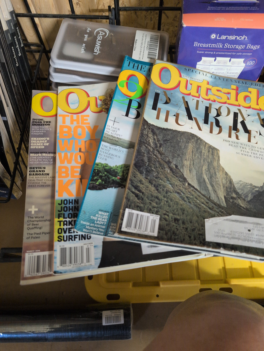 Outside Magazine Lot of 3 Issues 2016-2019 - Image 1