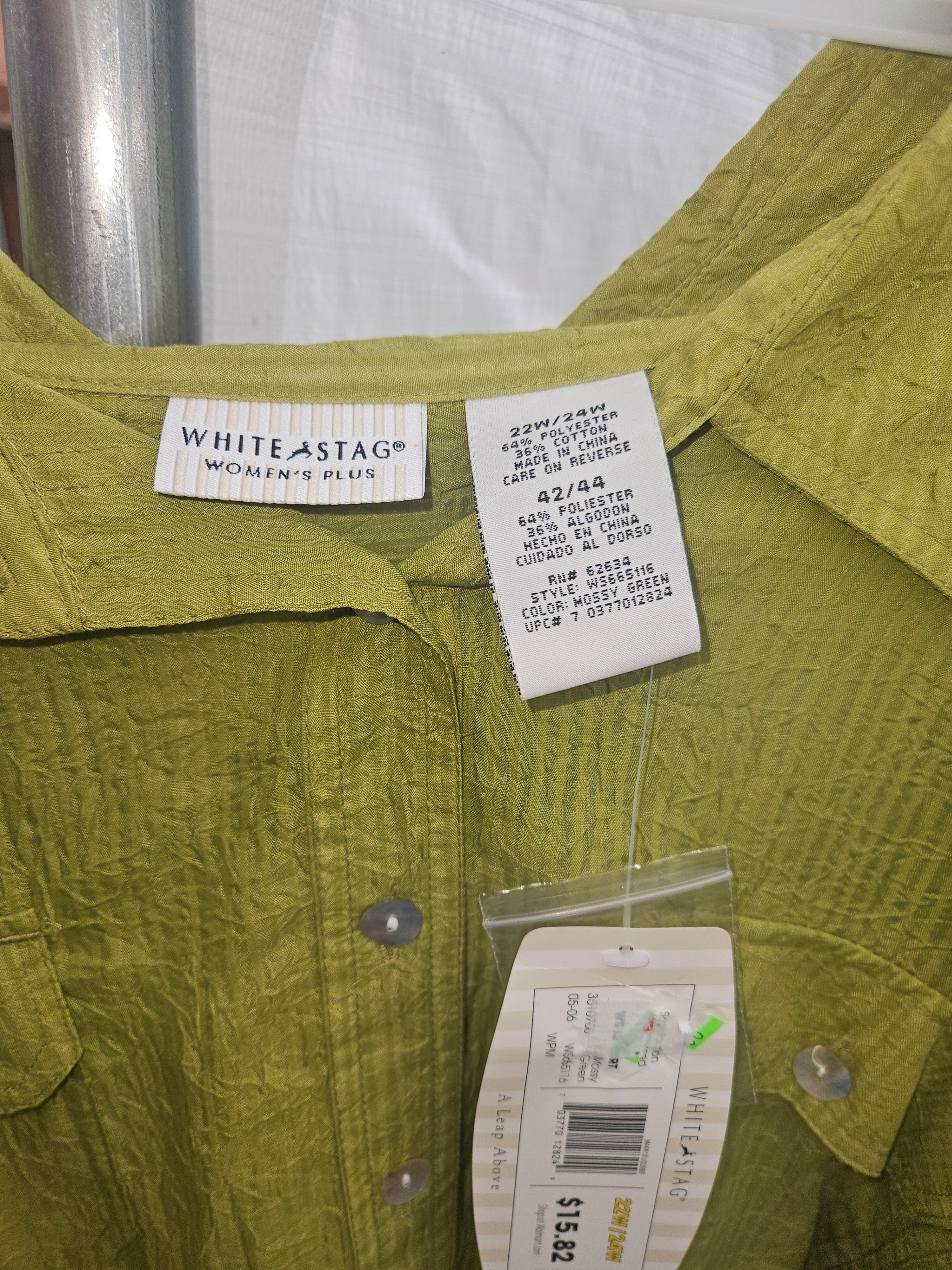 White Stag Women's Long Sleeve Button-Up Shirt Size 22/24 - Image 2